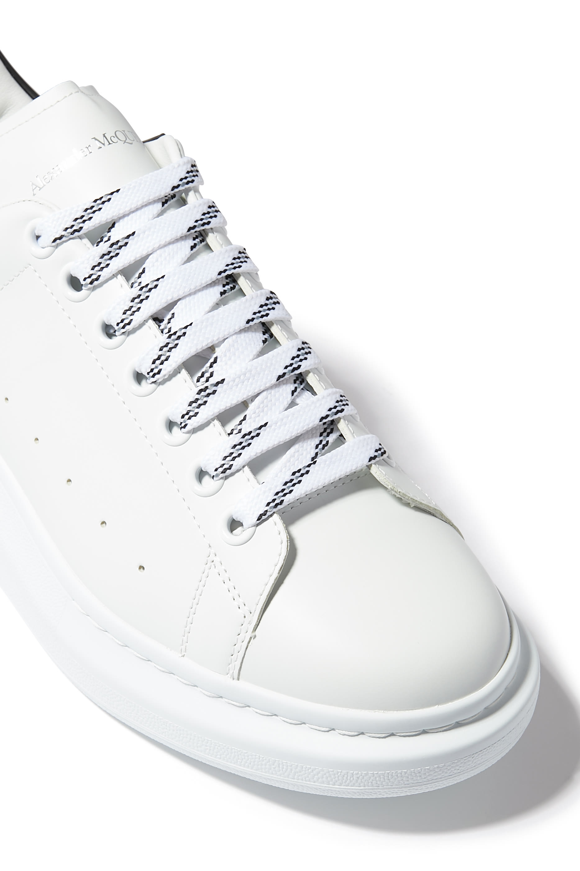 سنيكرز بنعل سميك