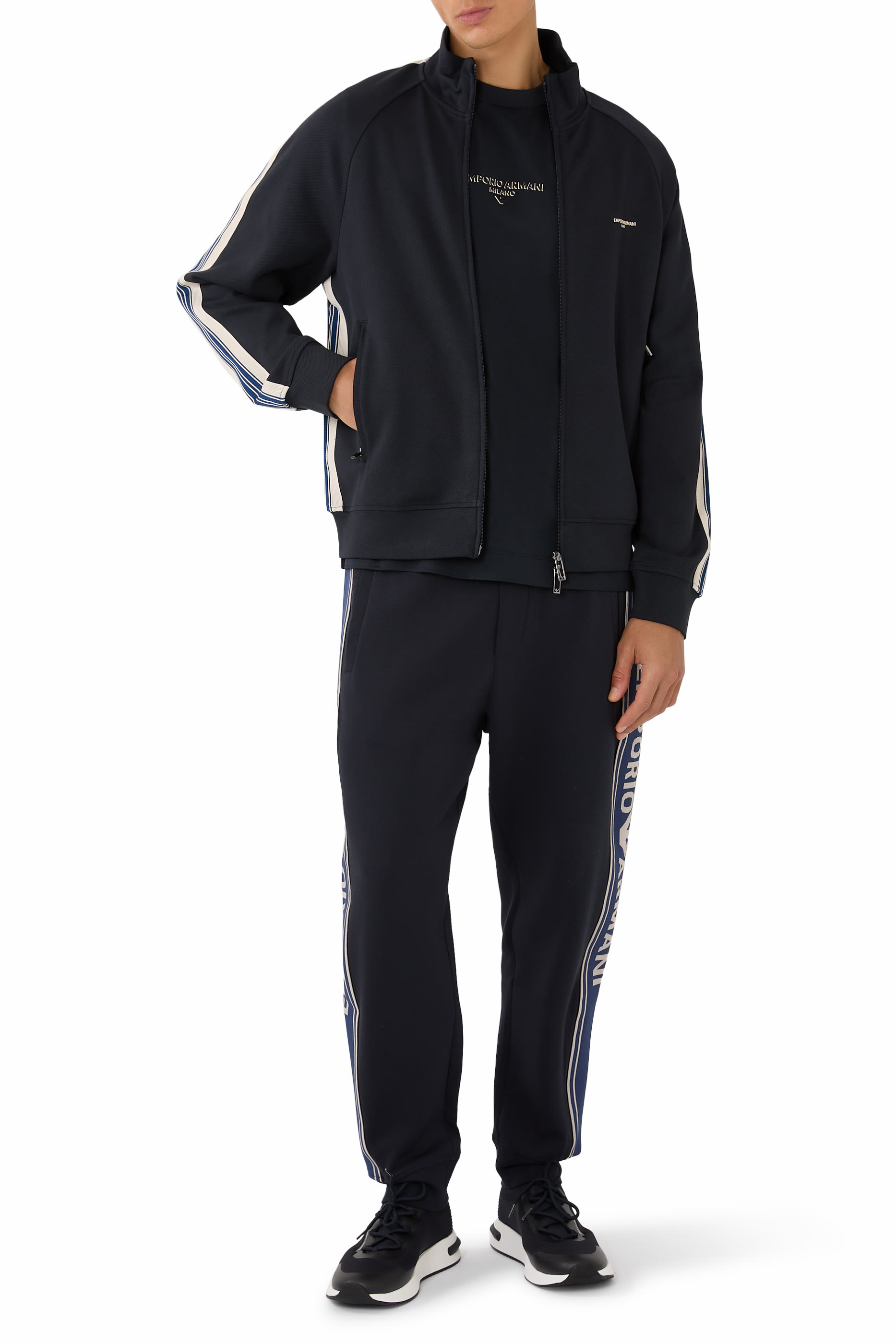 سويت شيرت بسحاب وشعار الماركة