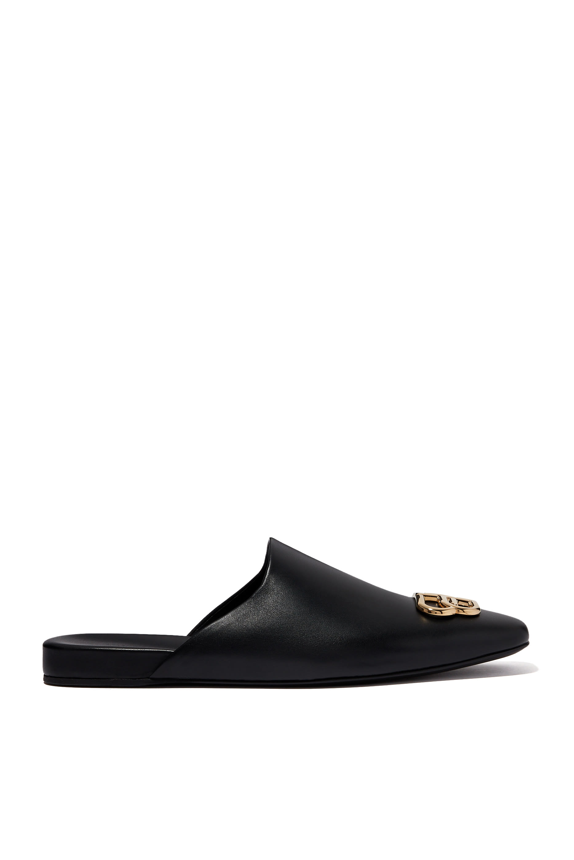 حذاء مريح مفتوح من الخلف بشعار حرفي الماركة