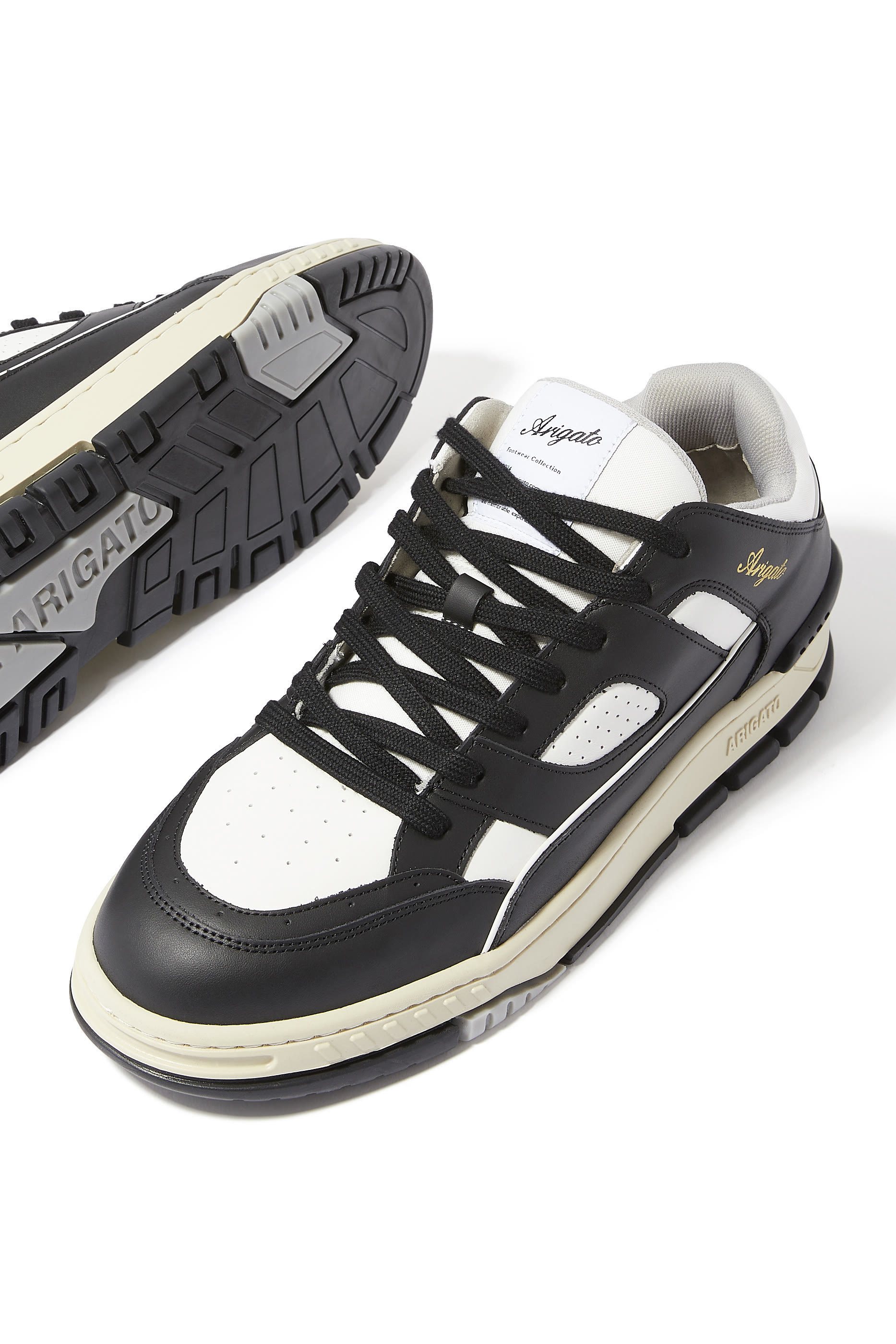 سنيكرز اريا لو جلد