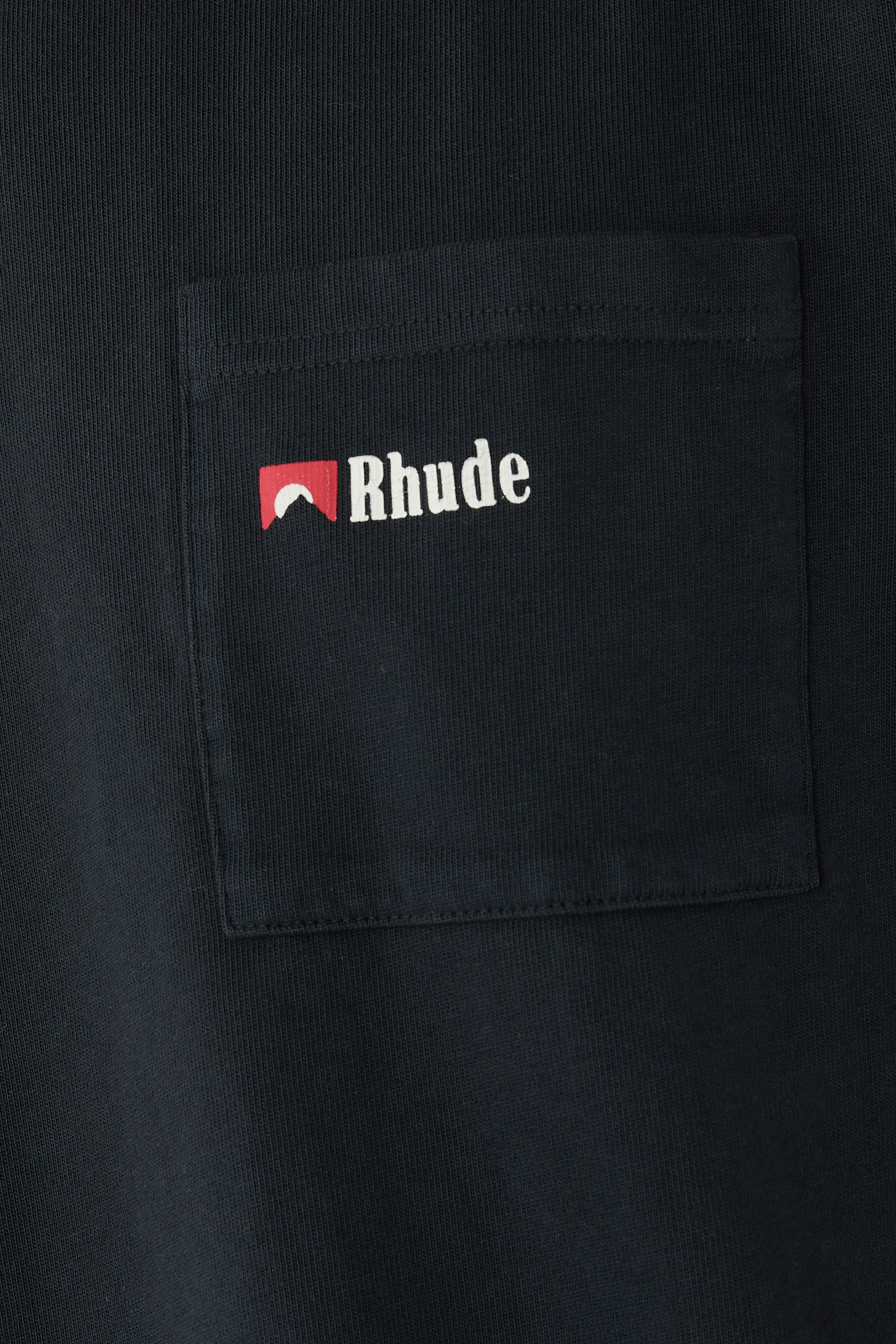 تيشيرت بجيب ونقشة ذئب