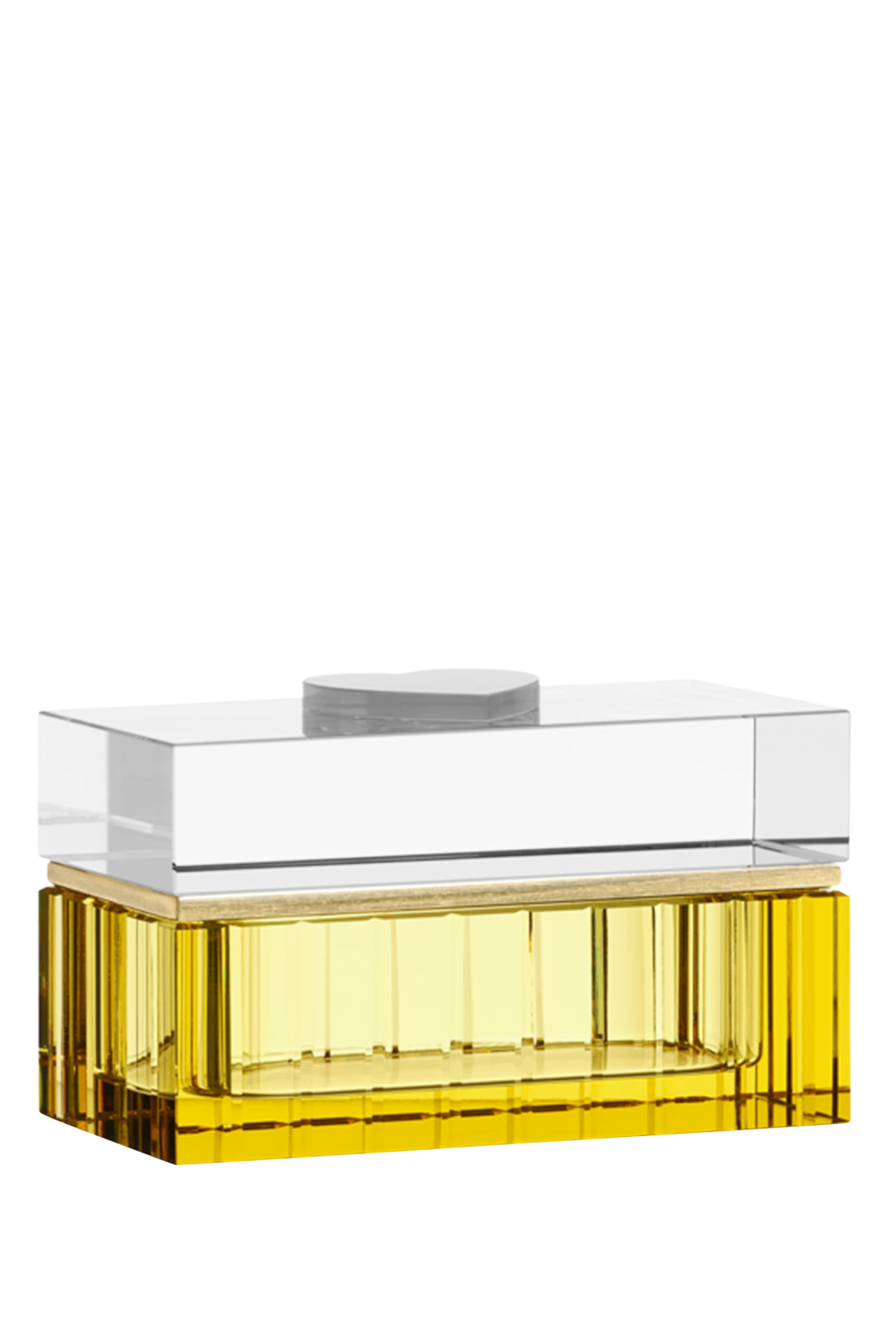 صندوق مزين بقلب أبيض