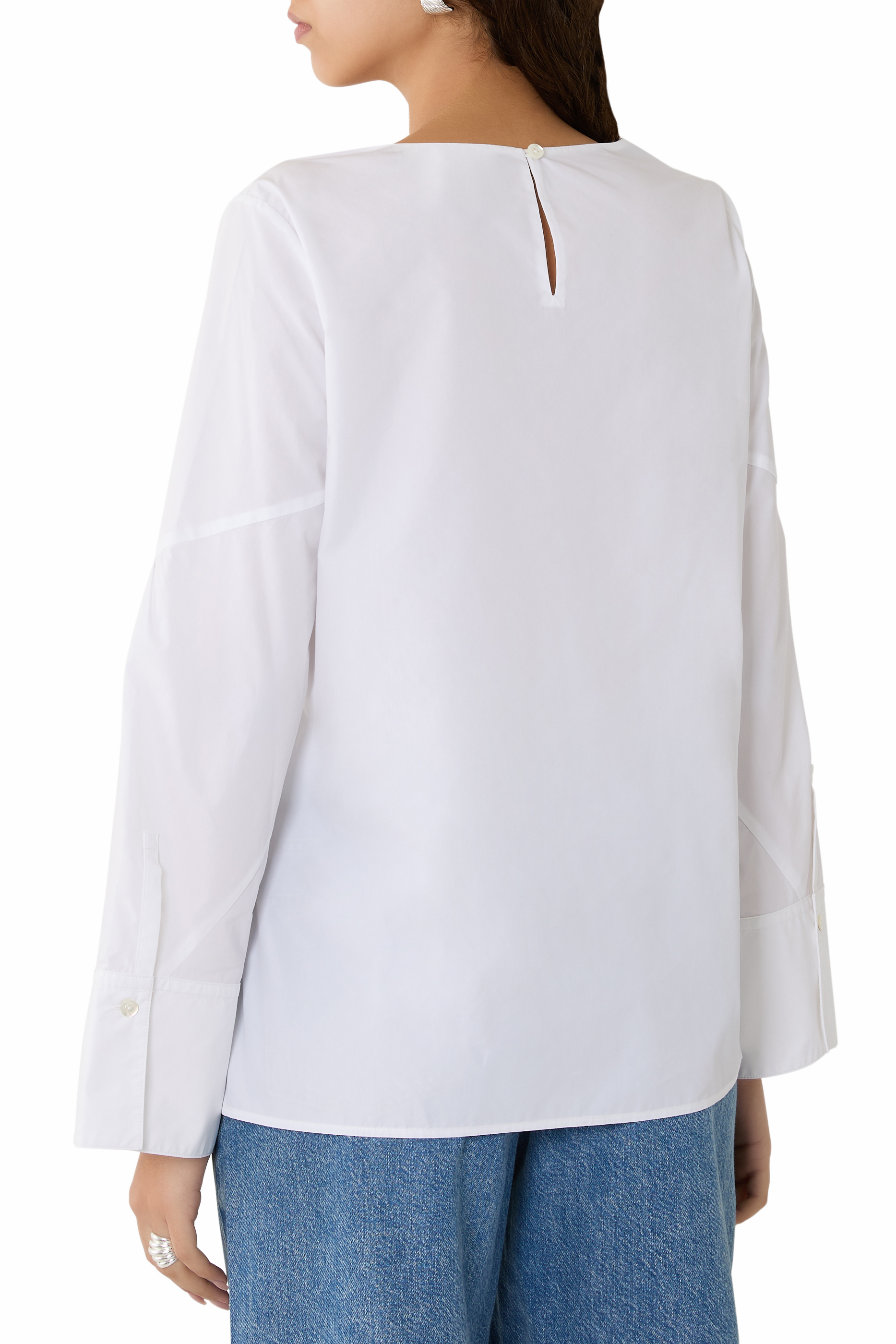 بلوزة برباط في الأمام