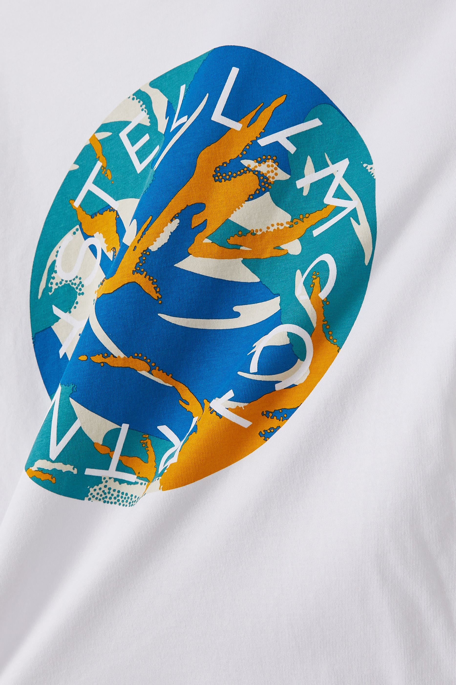 تيشيرت بطبعة شعار الماركة للأطفال