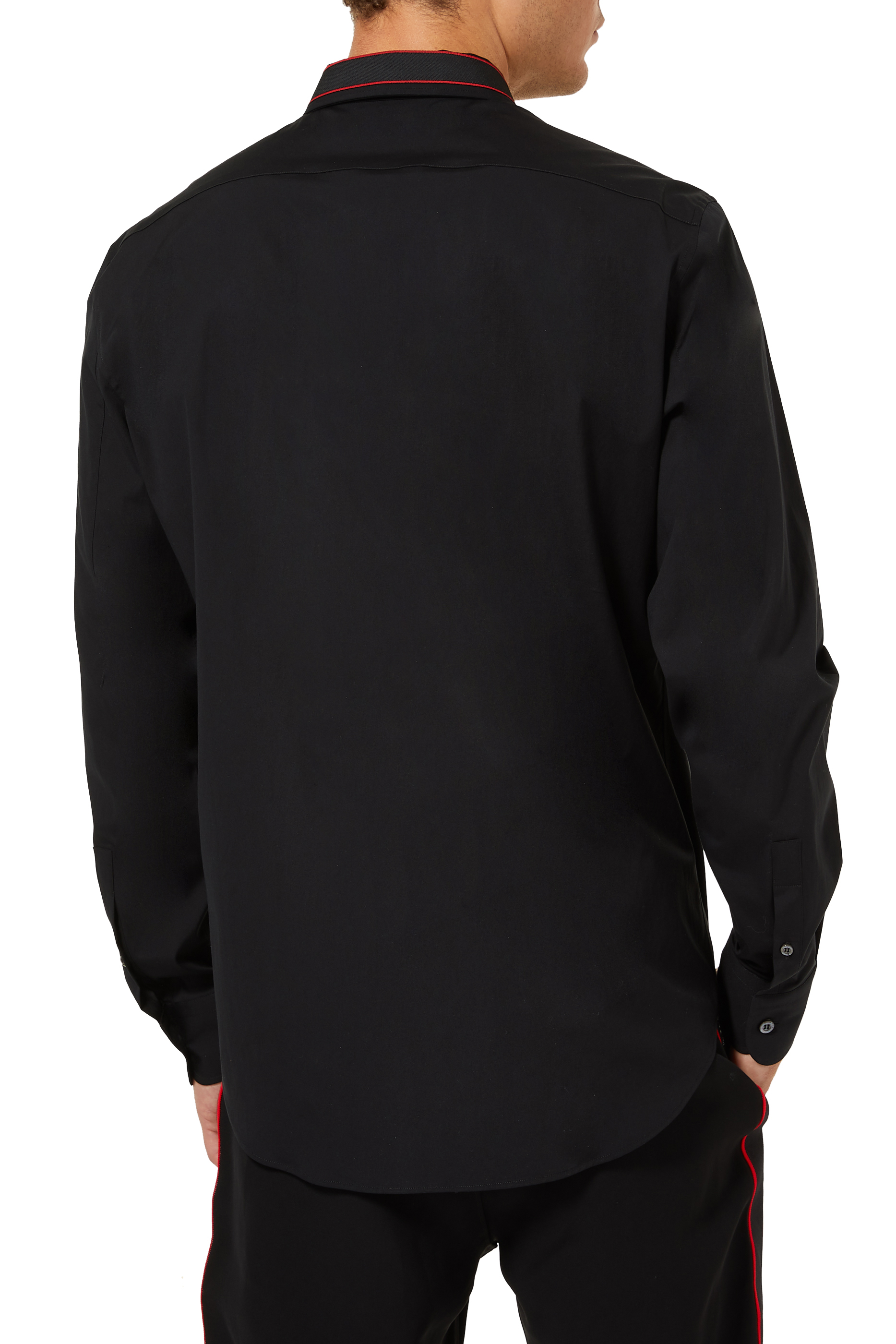 قميص بياقة بشعار الماركة