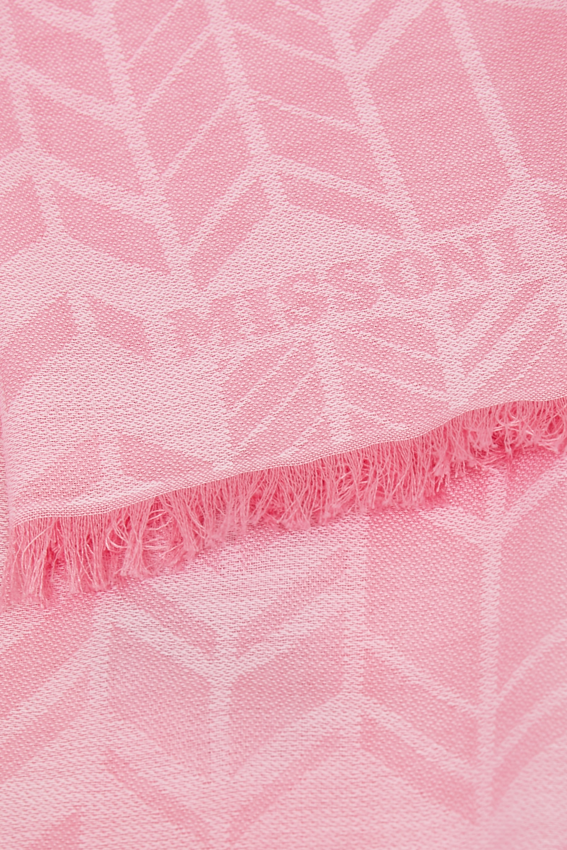 وشاح بنقشة خطوط شيفرون