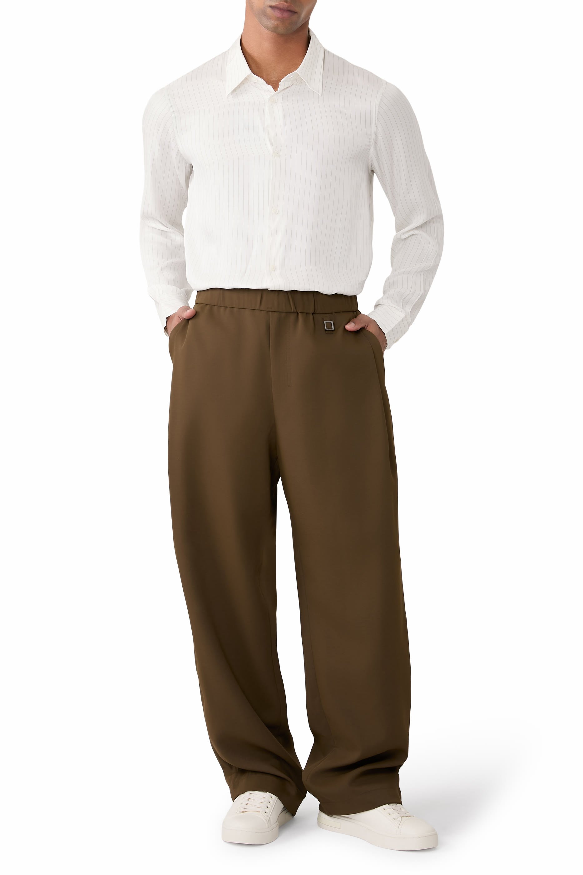 قميص بقصة عادية وخطوط