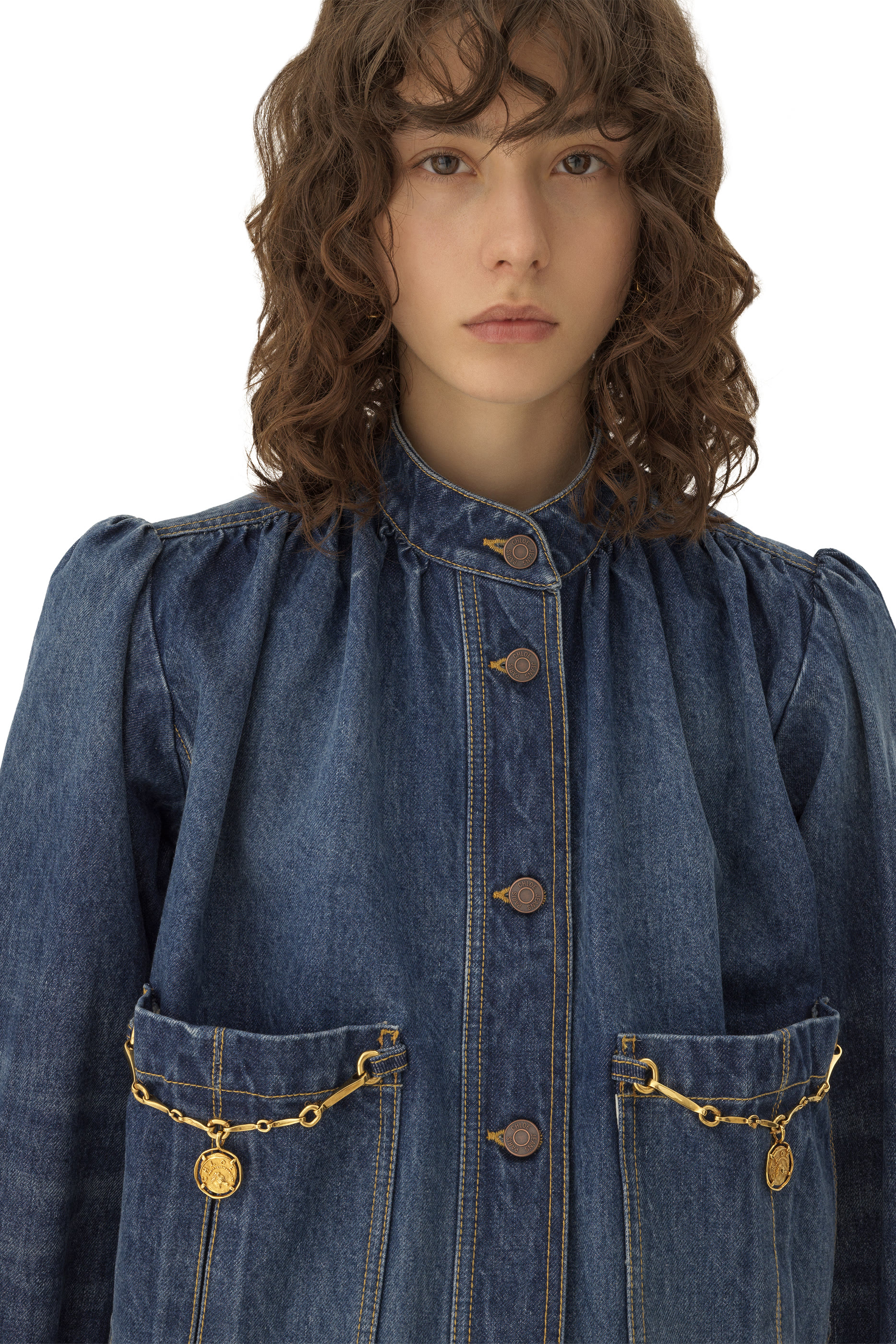 جاكيت بأكمام منفوخة وكشكش