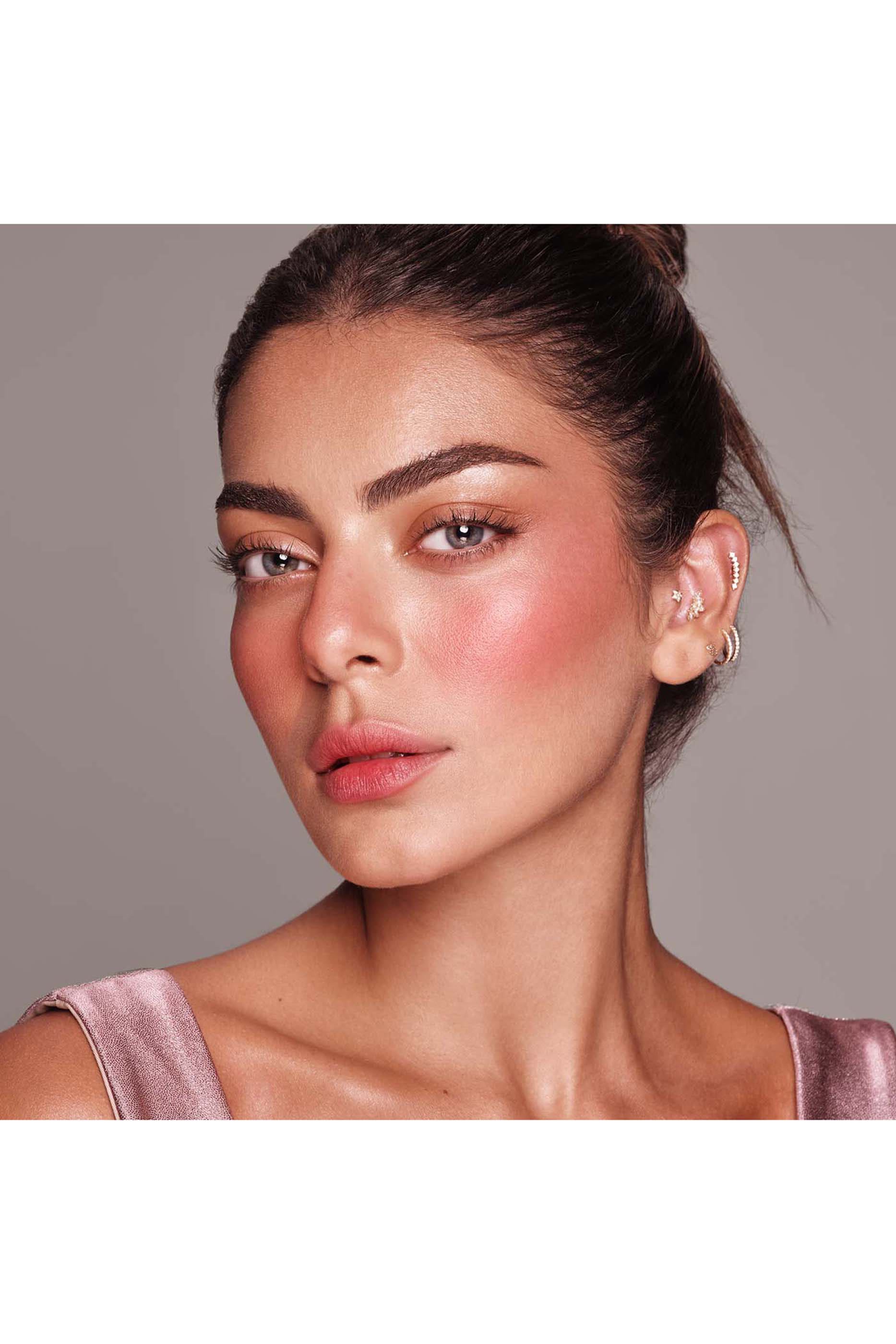 ملون بلاشبيري لامع للخدين والشفاه