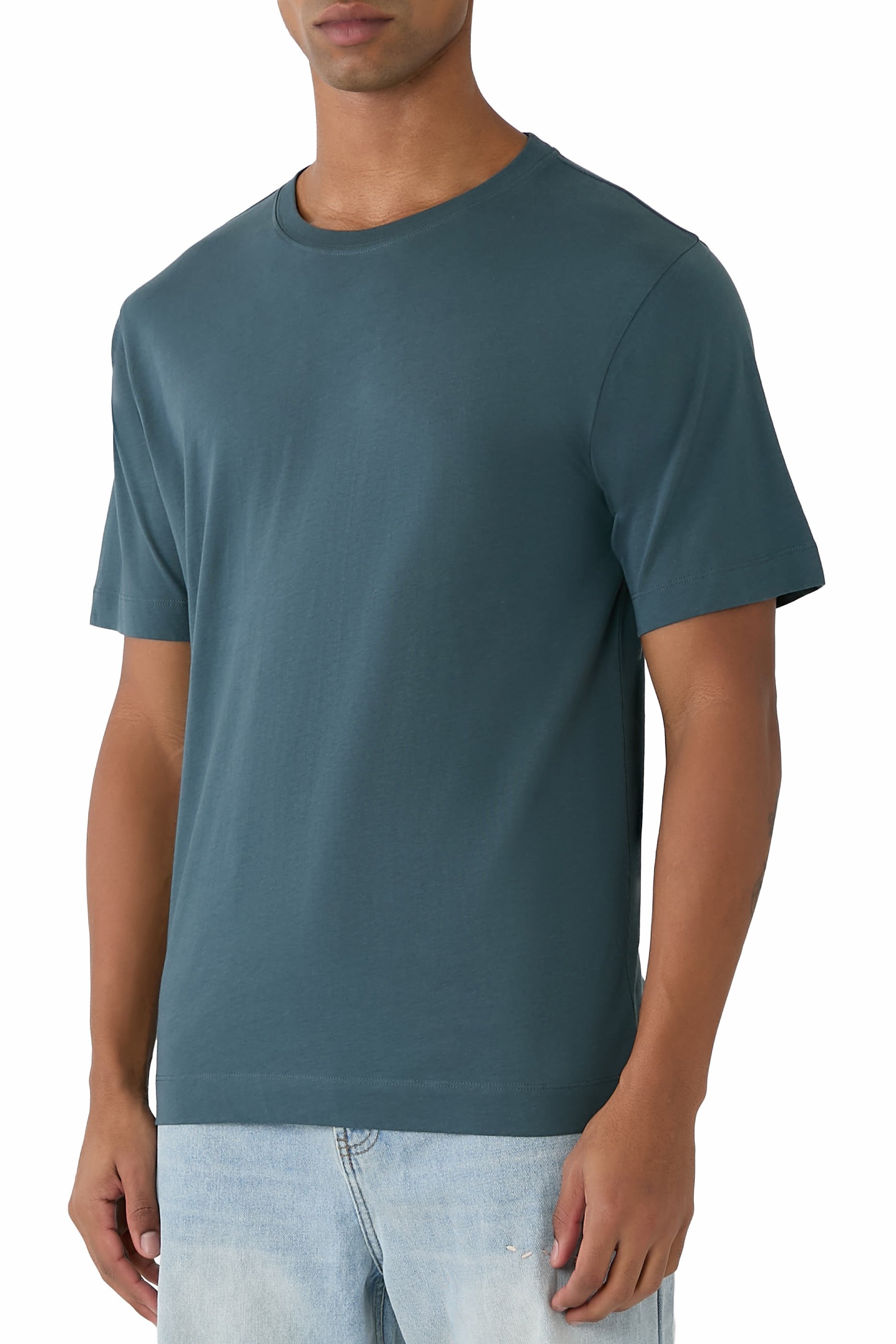 تيشيرت بأكمام قصيرة