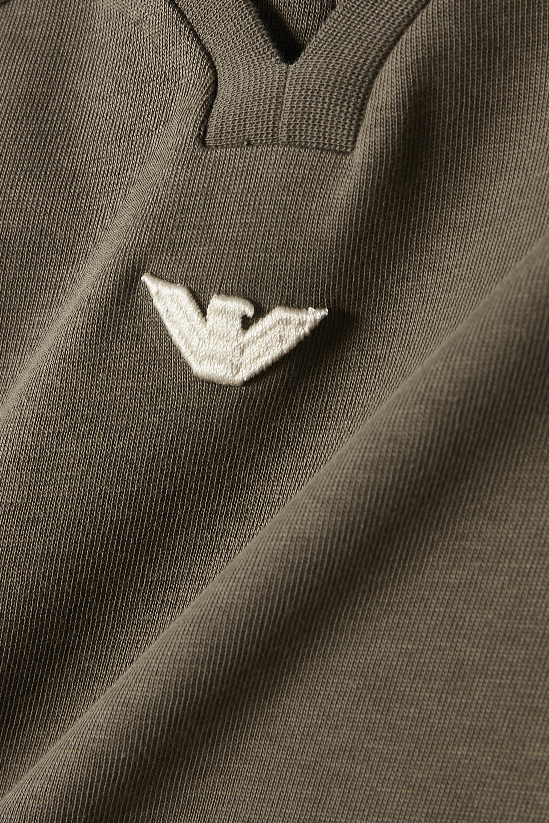 تيشيرت بشعار الماركة صغير للأطفال