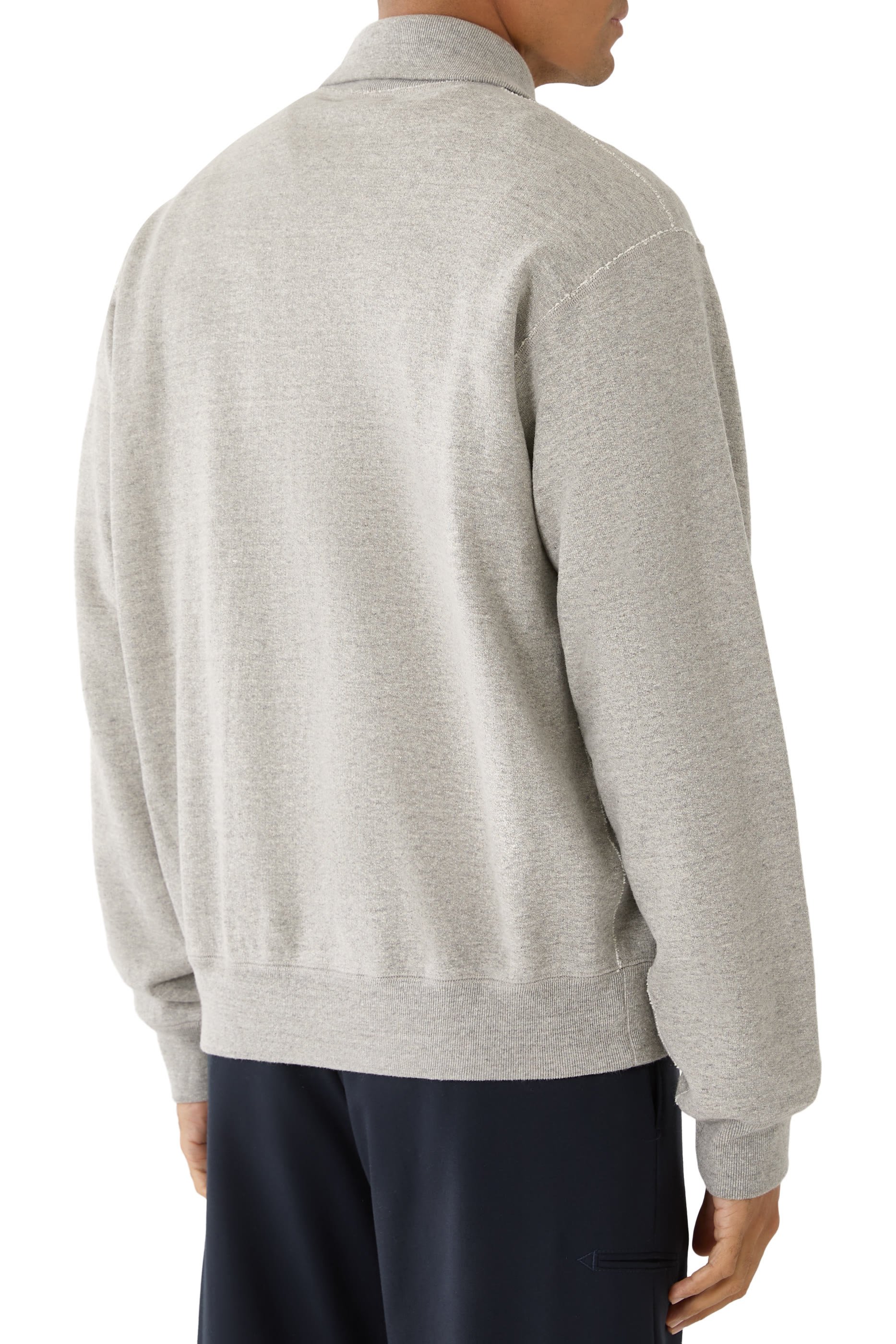 سويت شيرت بنصف سحاب وشعار الماركة