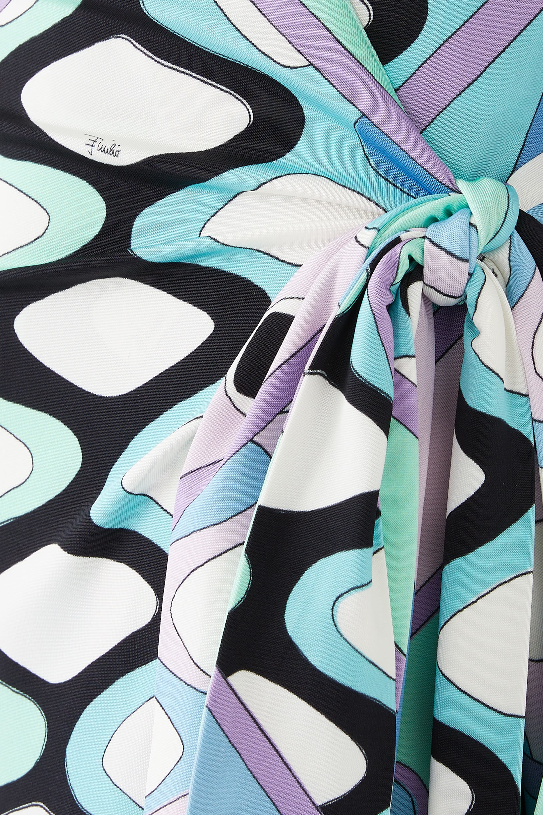 فستان بطبعات فيفارا  بتصميم ملفوف