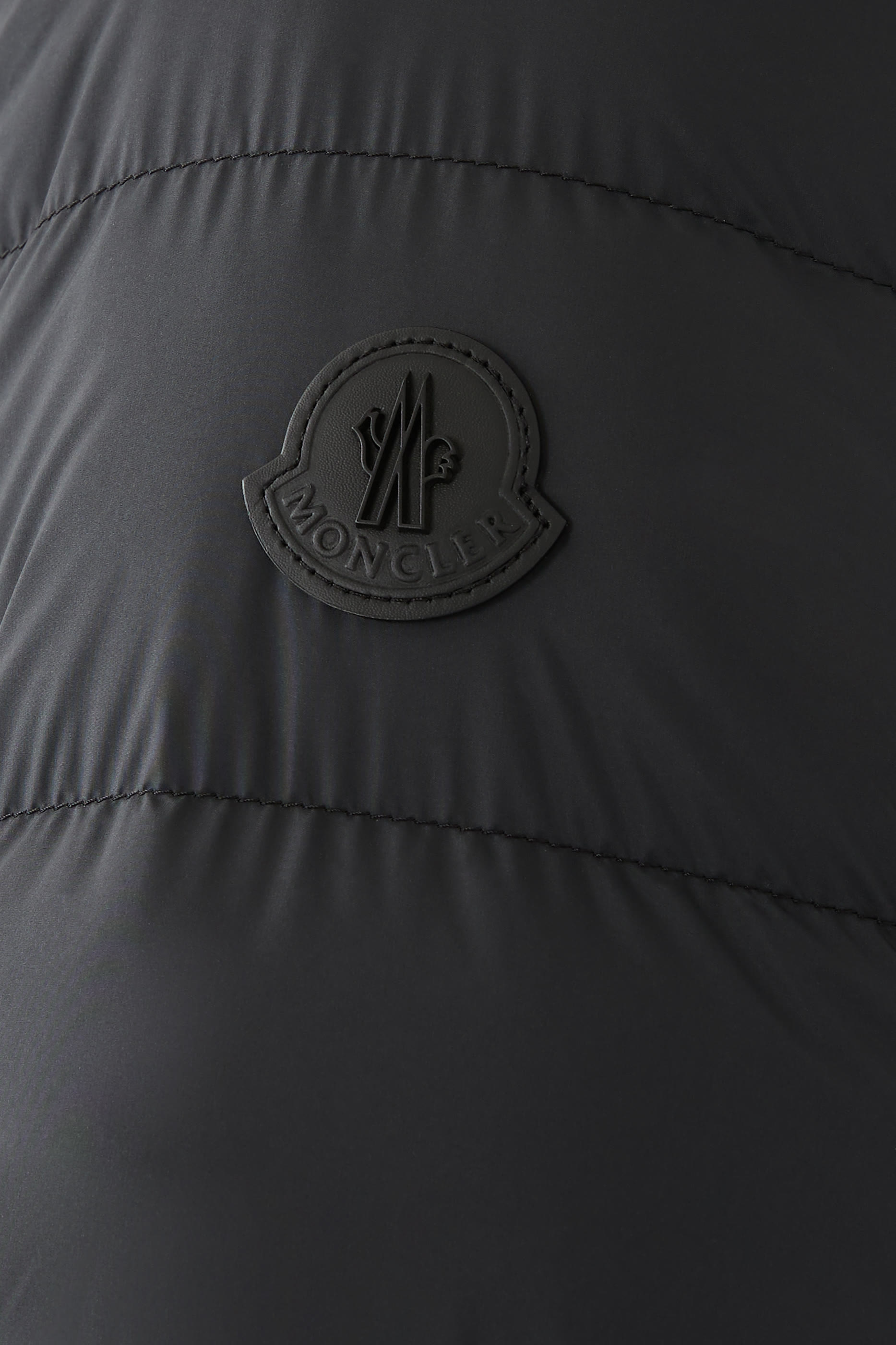 جاكيت سيستريير قصير مبطن بالزغب وبغطاء رأس