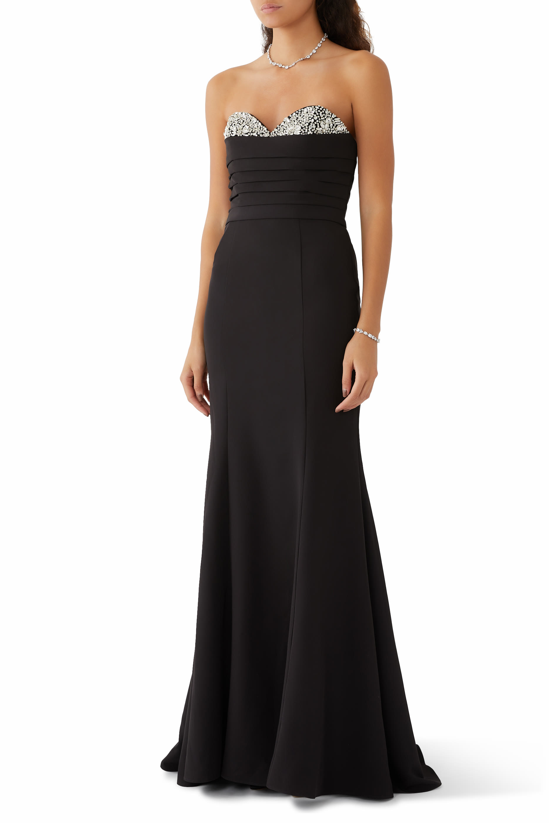 فستان سهرة بلا أكمام