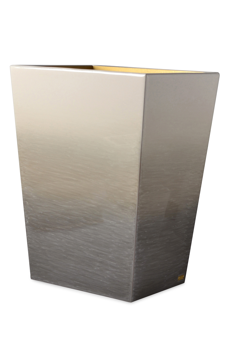 سلة مهملات بألوان متدرجة