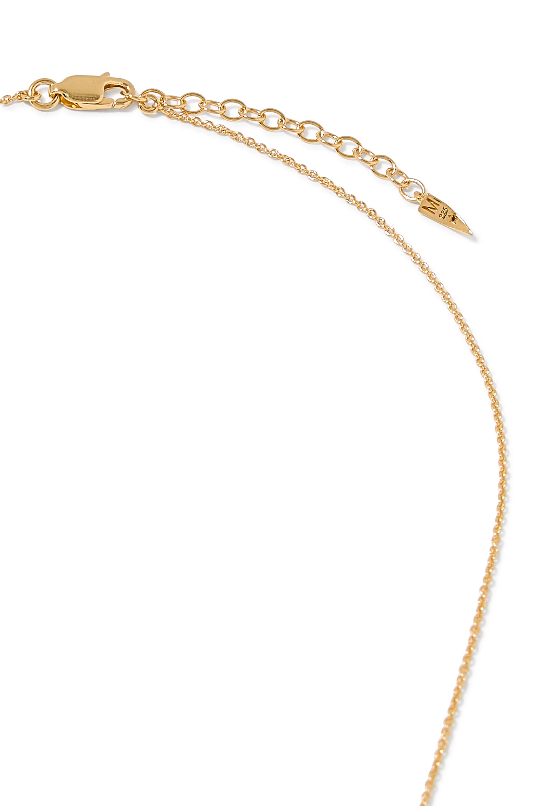 قلادة مولتن صغيرة بدلاية بتصميم حرف C بتفاصيل مقوسة، فضة إسترلينية معاد تدويرها مطلية  بذهب معاد تدويره عيار 18 قيراط