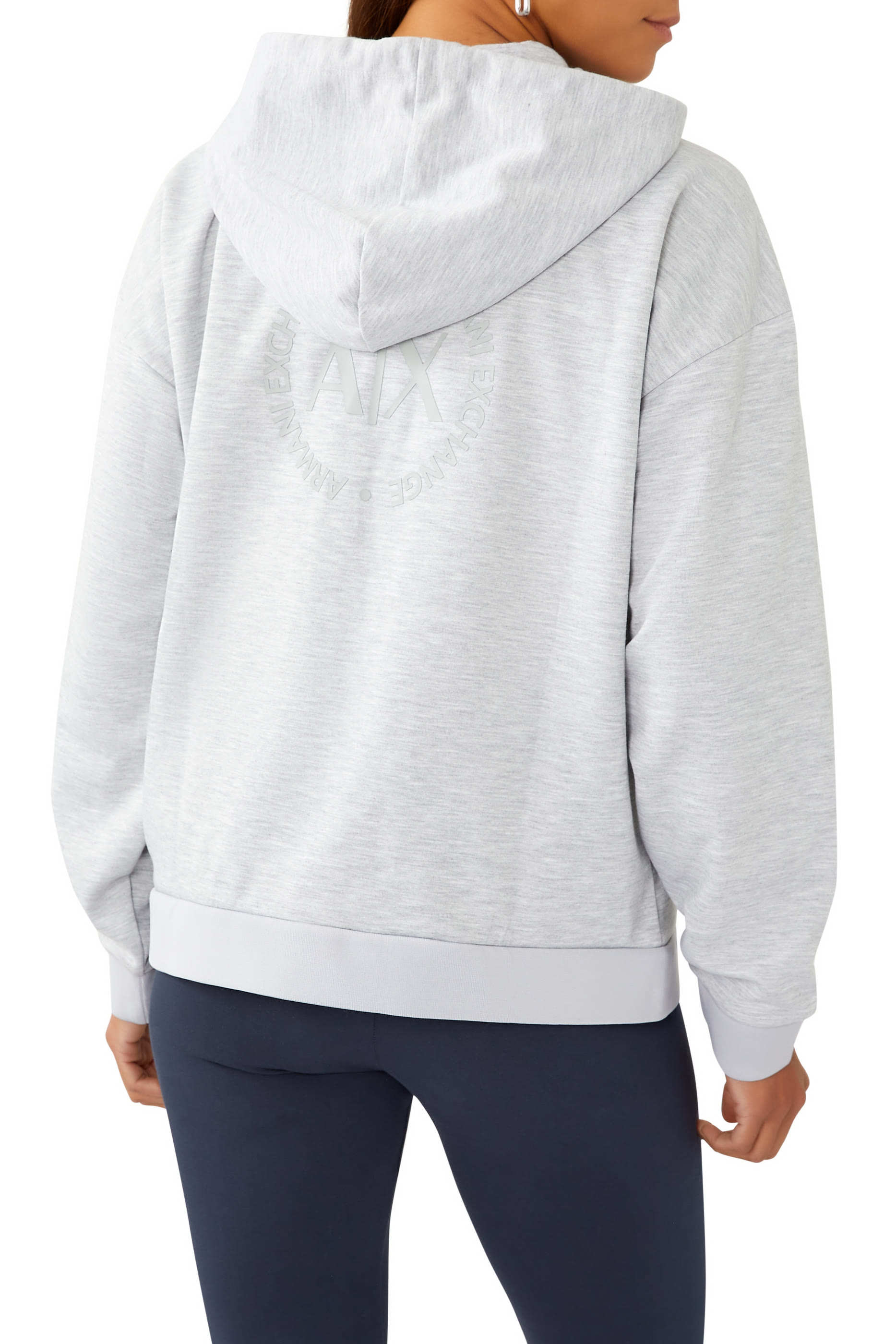 هودي بسحاب وشعار الماركة