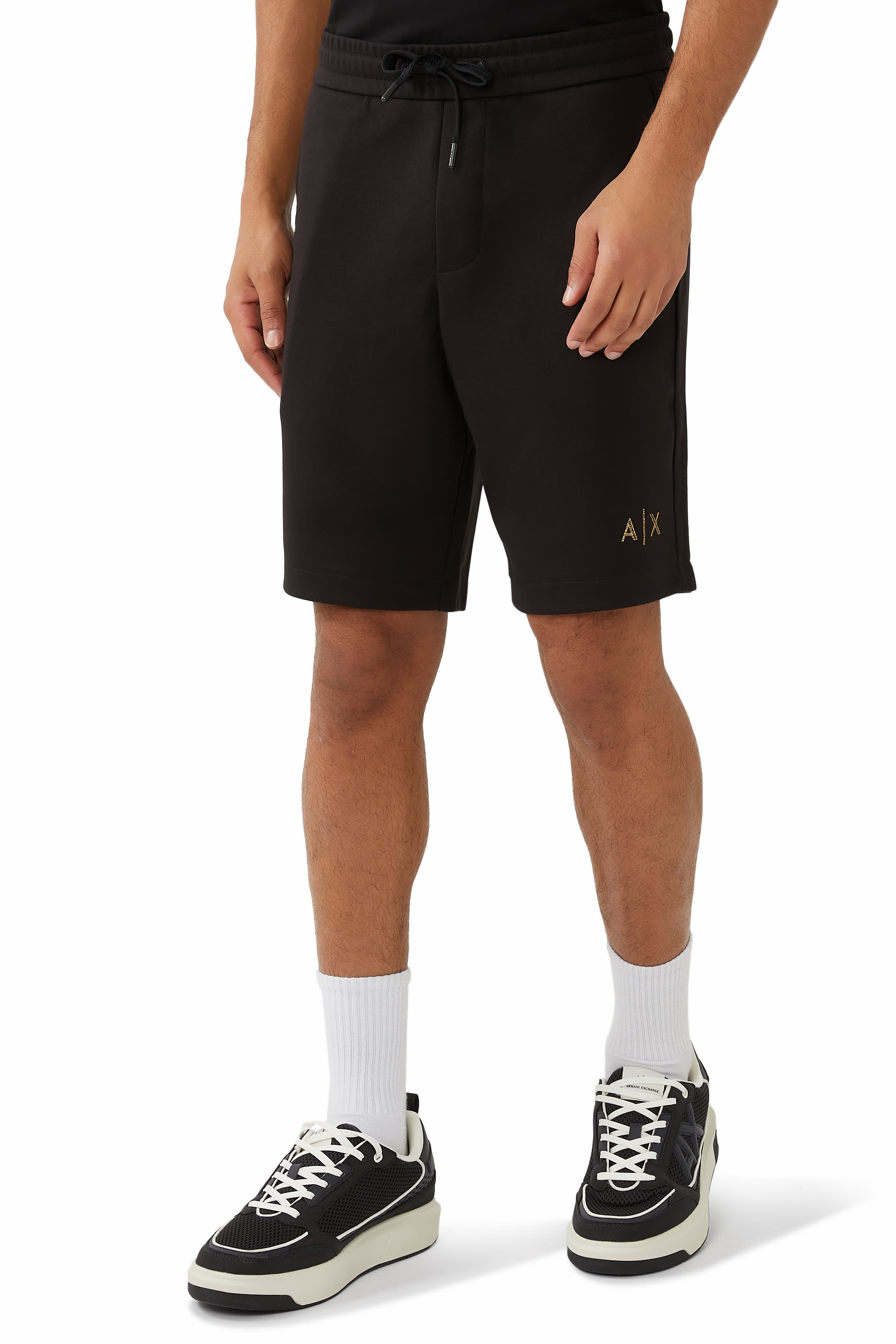 شورت رياضي بشعار الماركة