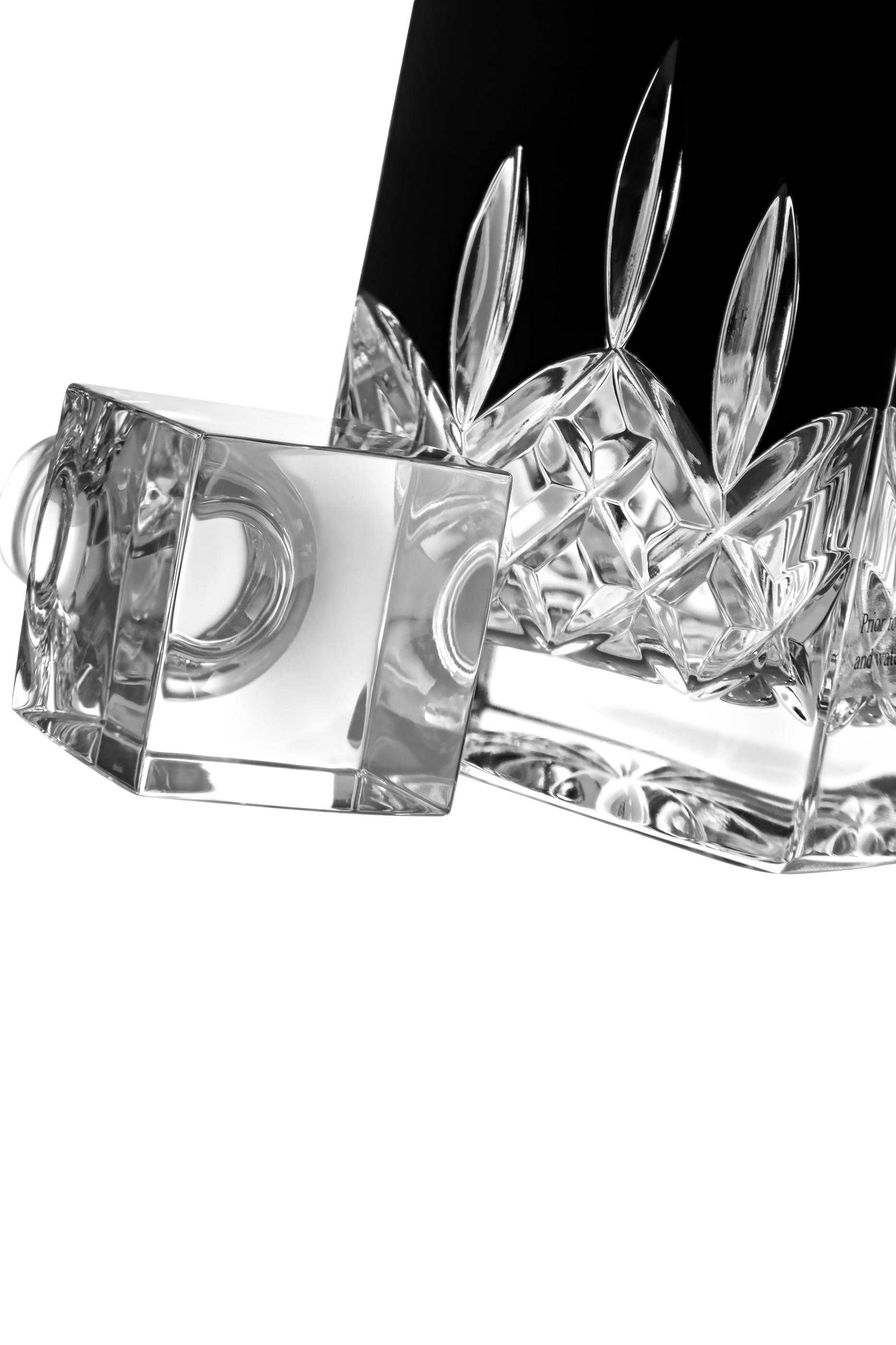 زجاجة ليسمور بتصميم مربع