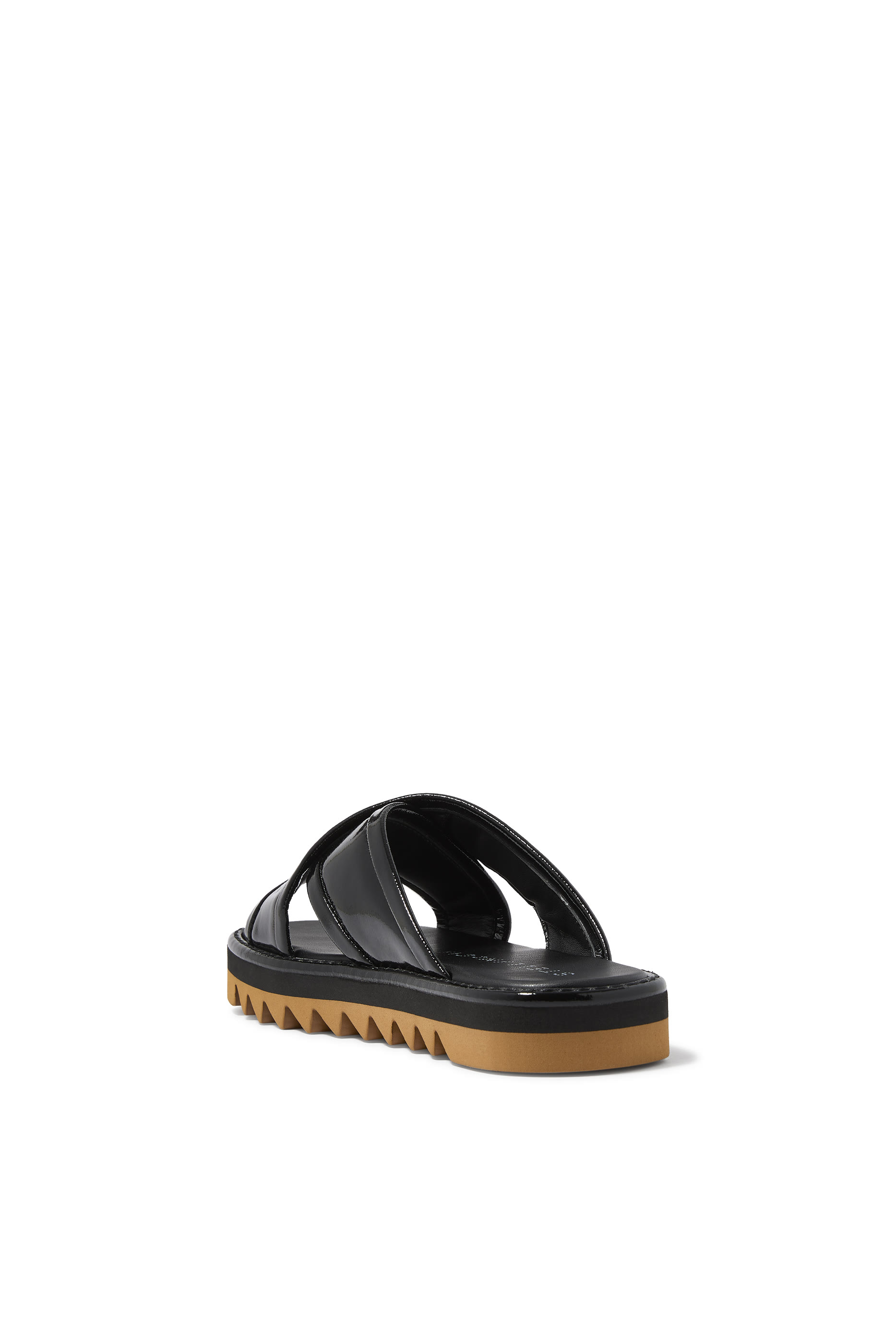 حذاء خفيف بسيور متقاطعة