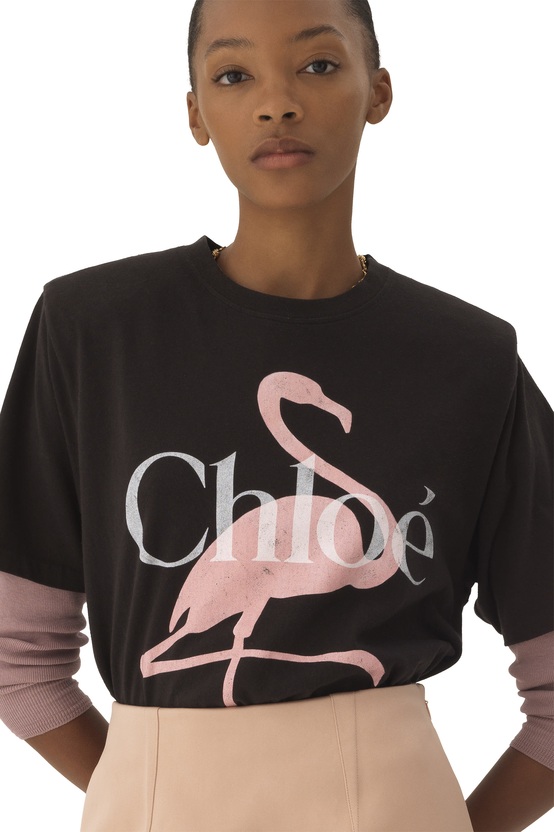 تبشيرت بقصة مريحة وشعار الماركة