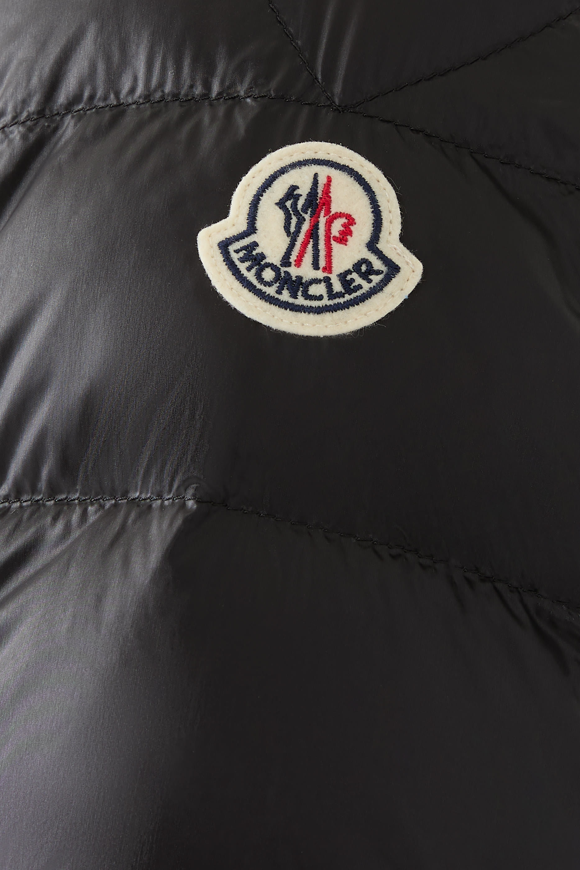 جاكيت أكوروس قصير مبطن بالزغب