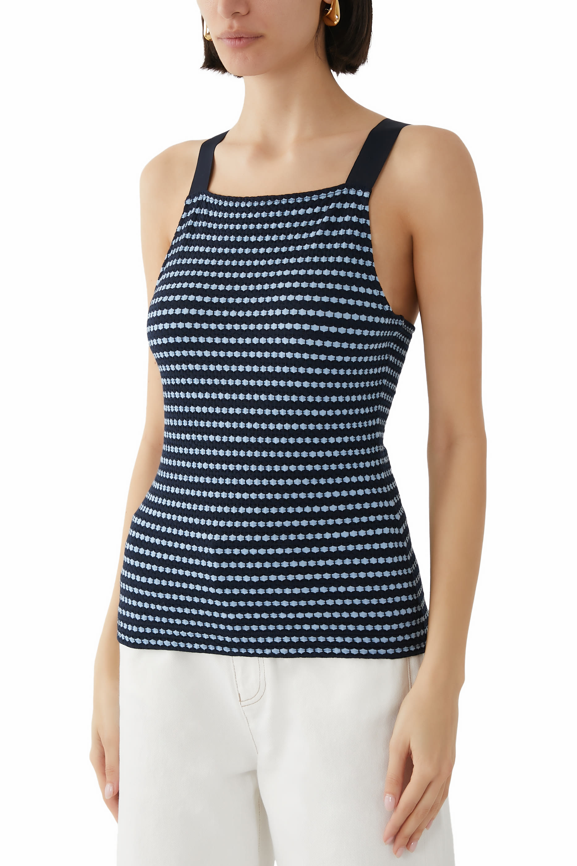 بلوزة بلا أكمام