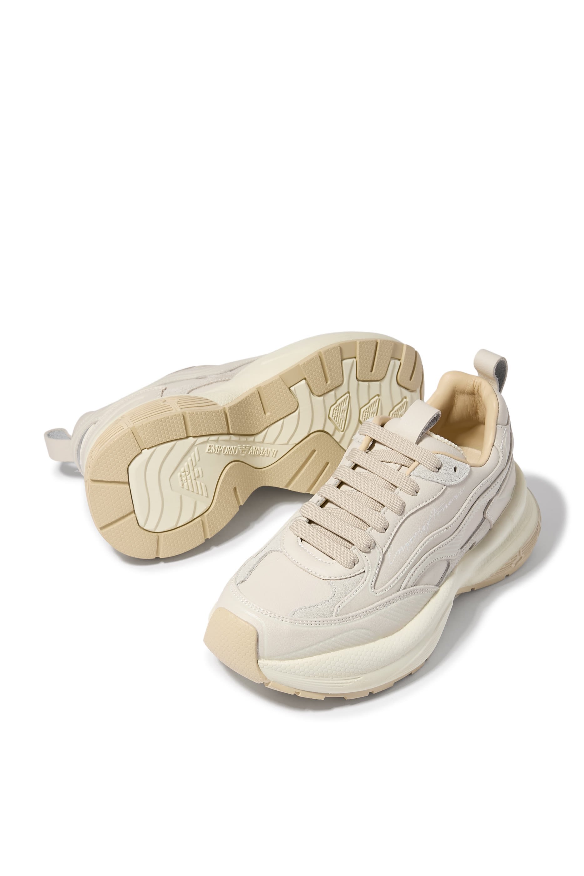 سنيكرز بشعار الماركة جلد