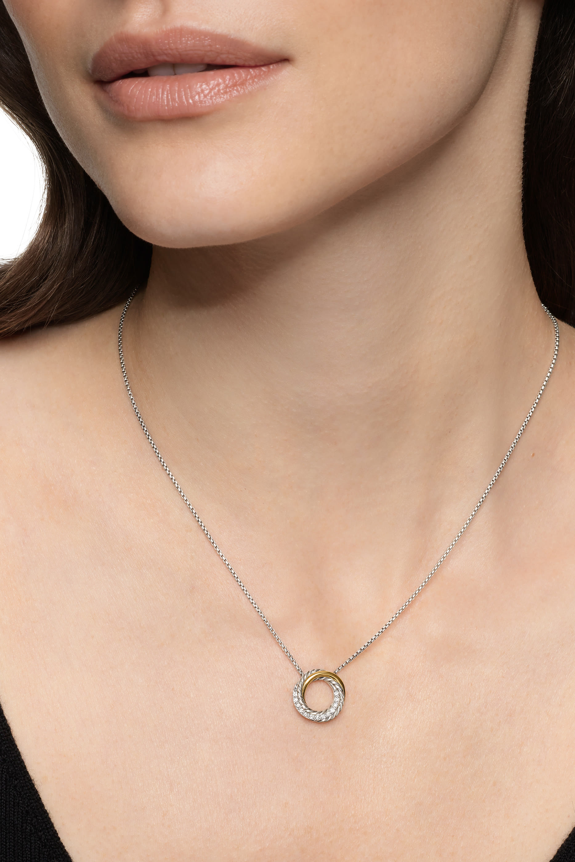 قلادة بدلاية صغيرة بتصميم متقاطع، فضة استرلينية وذهب أصفر عيار 18