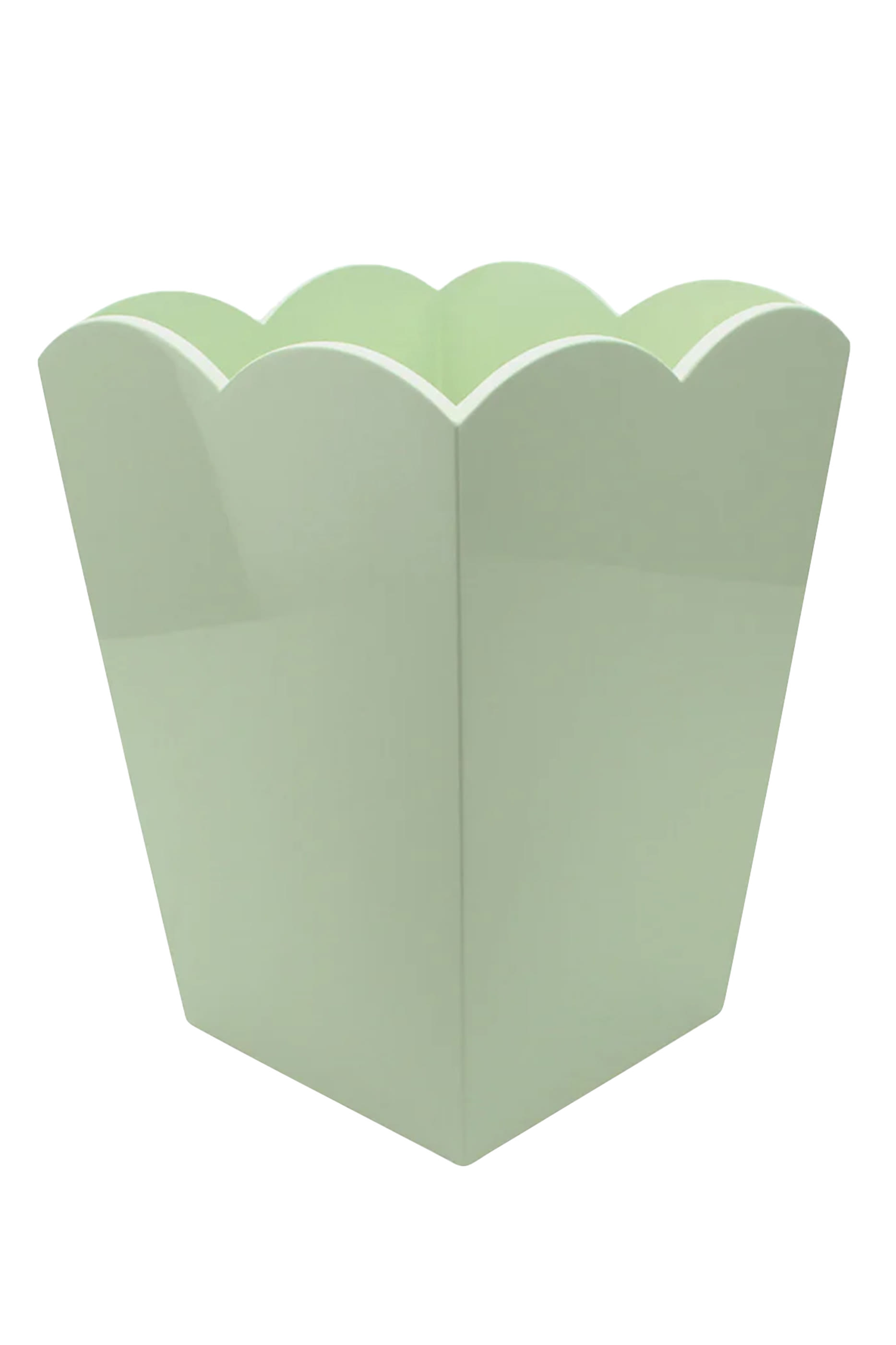 سلة مهملات بحواف صدفية