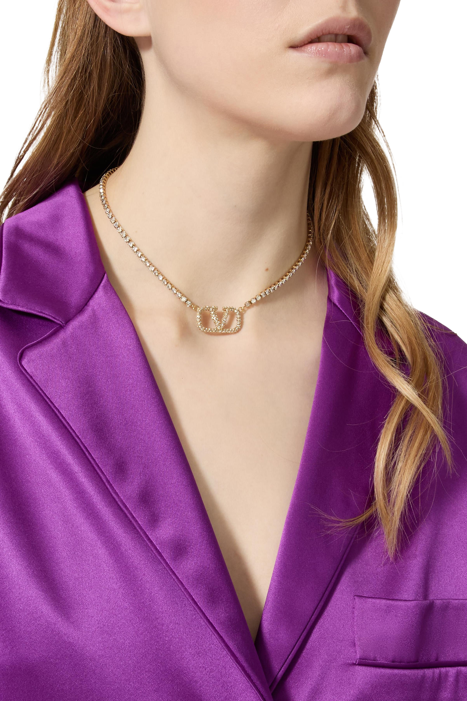 قلادة فالنتينو غارافاني بشعار الماركة مرصعة بكريستال، نحاس بلون ذهبي