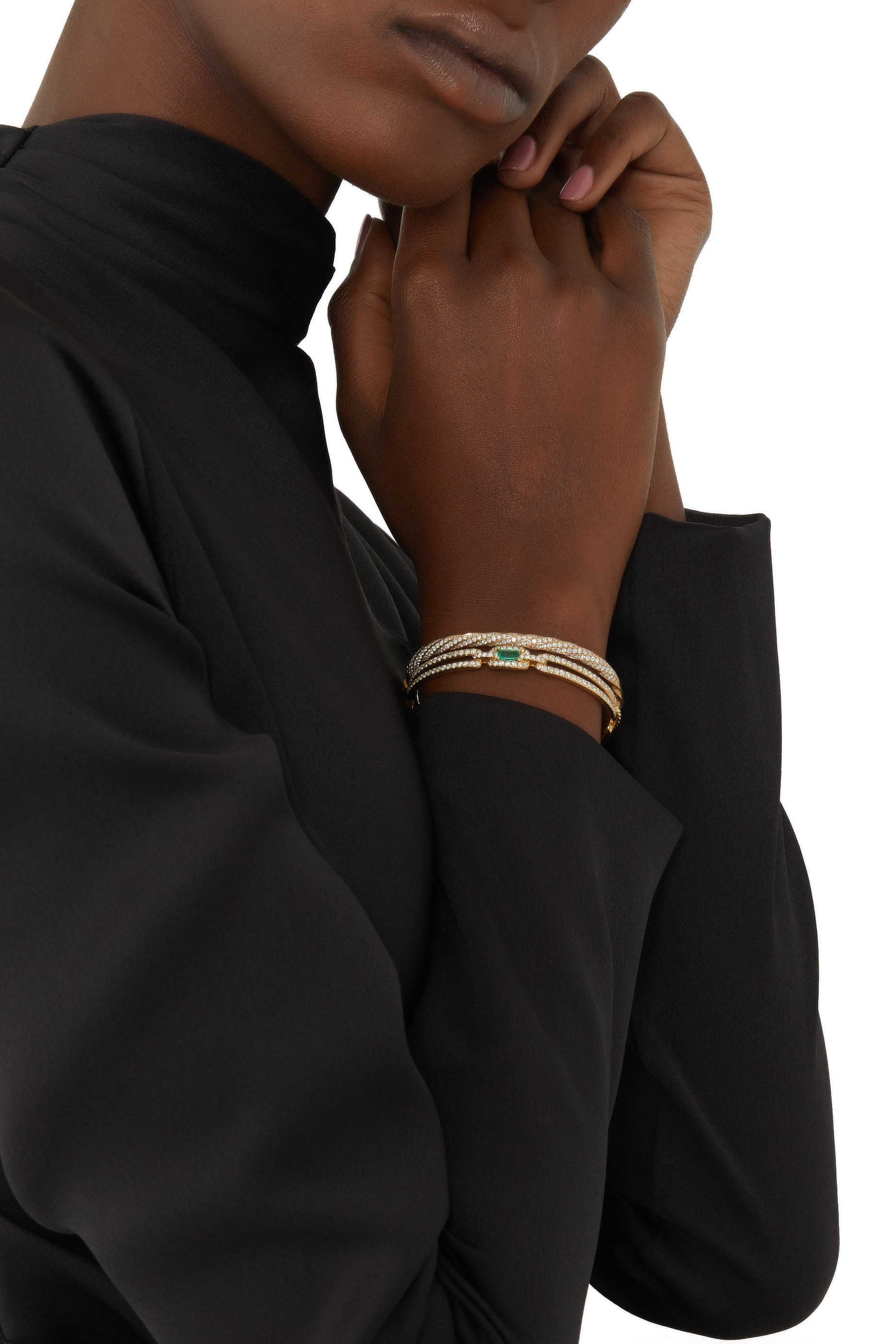 سوار ستاكس بحلقة متصلة واحدة مرصعة بالزمرد