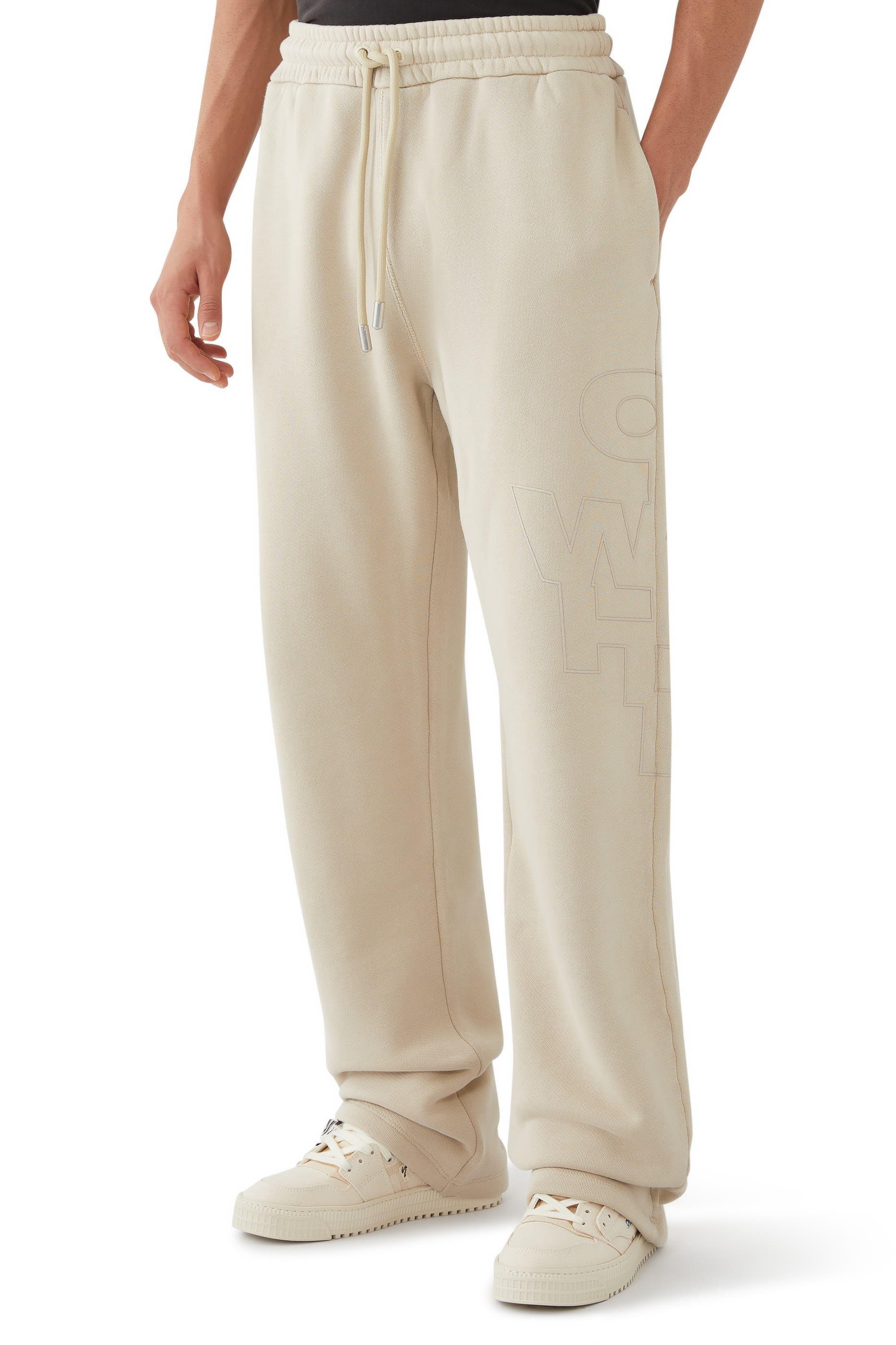 بنطال رياضي بتطريز الأسهم