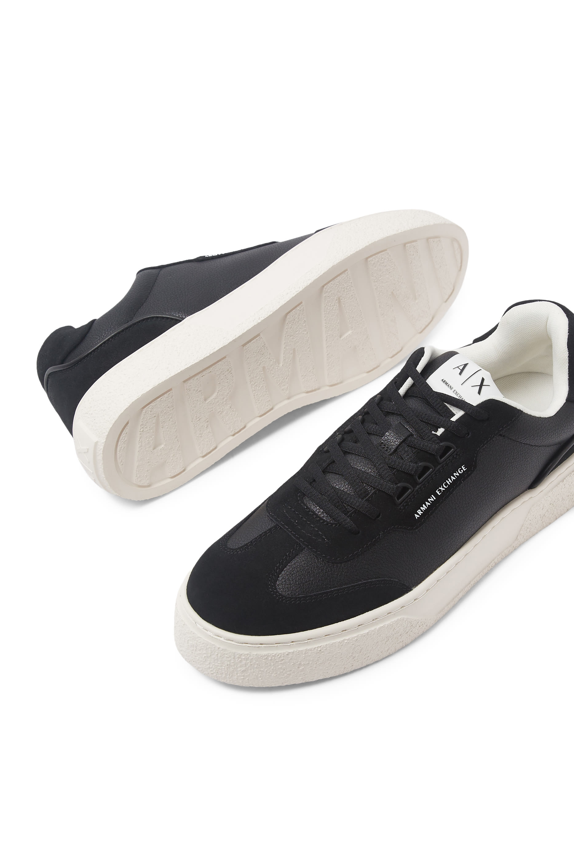 سنيكرز بشعار الماركة قماش معالج