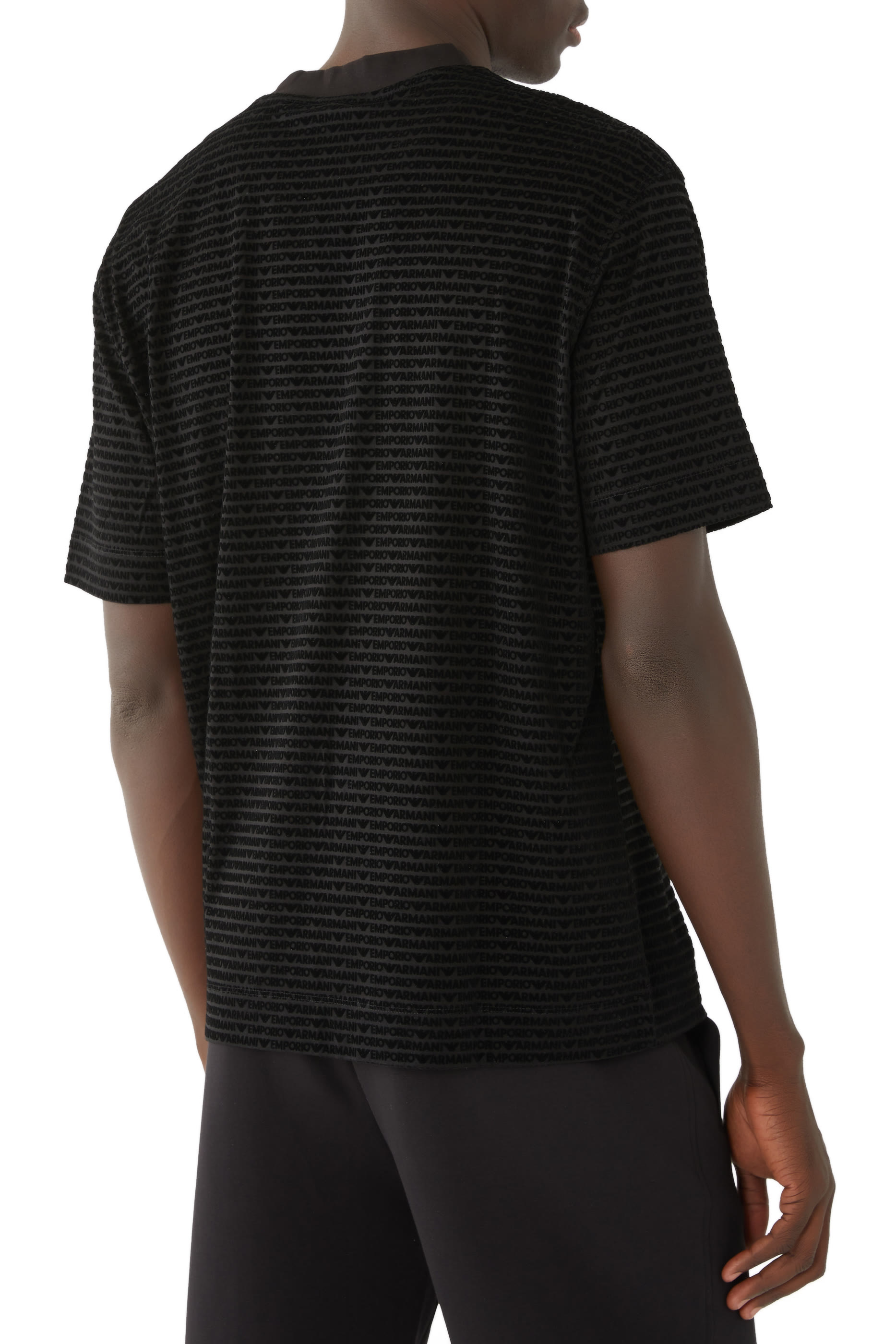 تيشيرت بشعار الماركة بالكامل