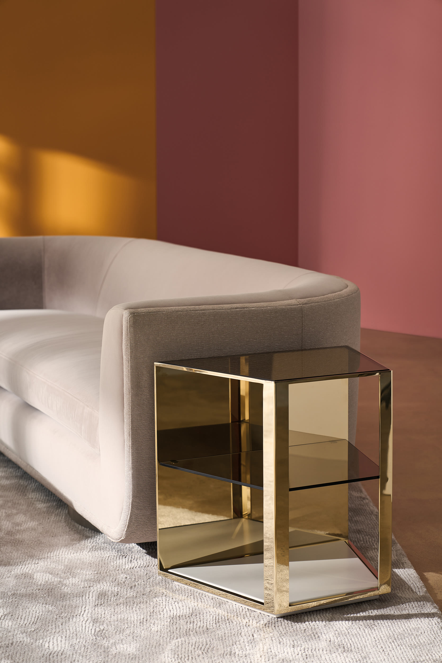 طاولة جانبية ريفراكشن