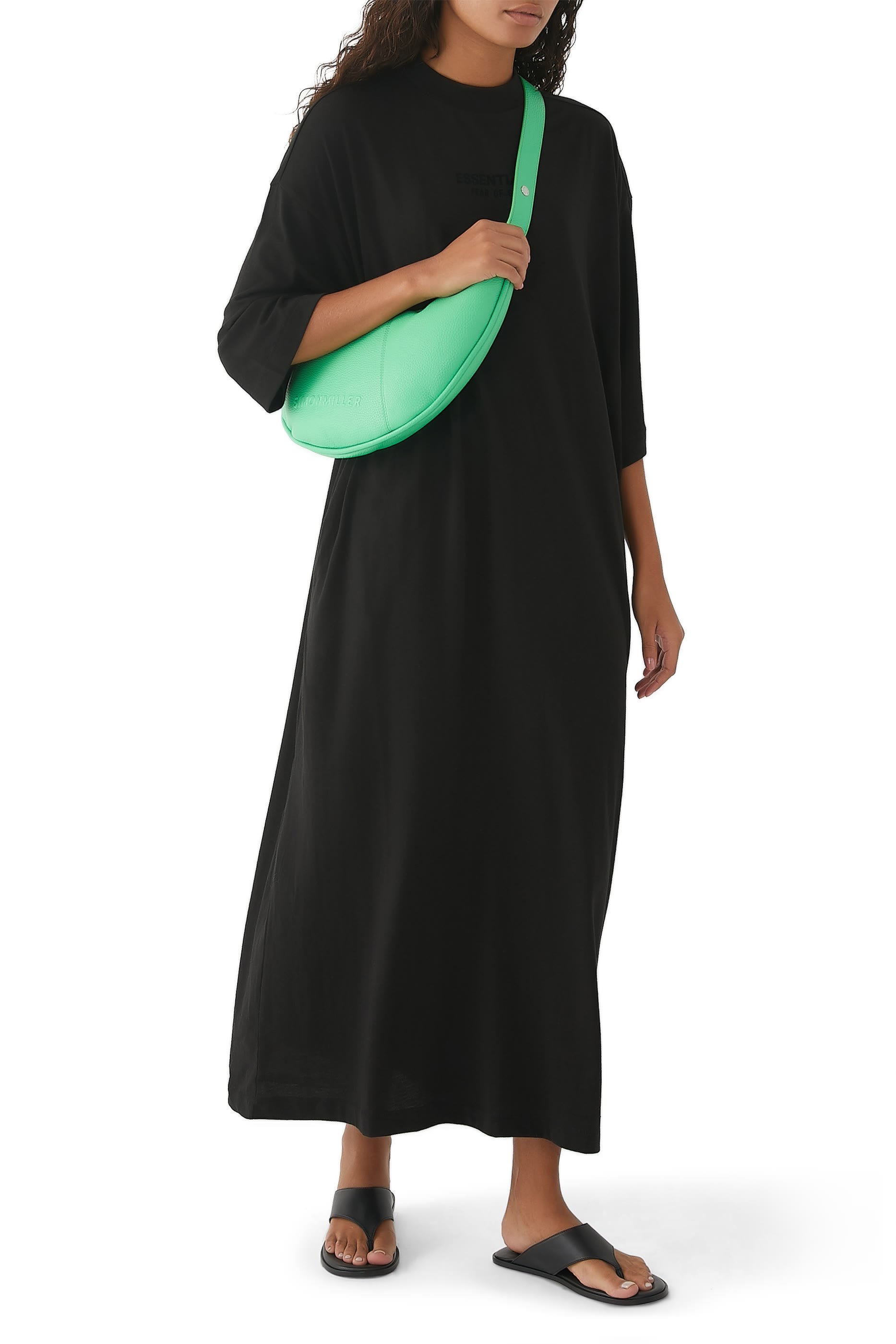 فستان بأكمام بطول ثلاثة أرباع بشعار إسنشالز