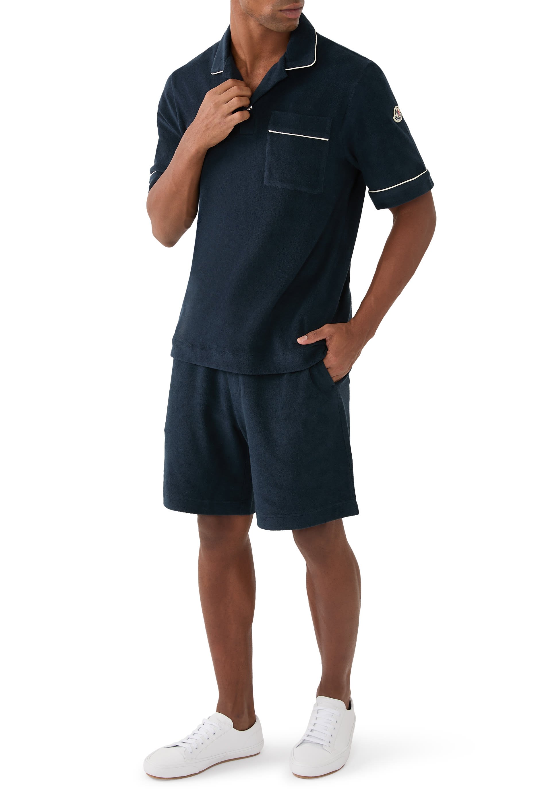 شورت بشعار الماركة