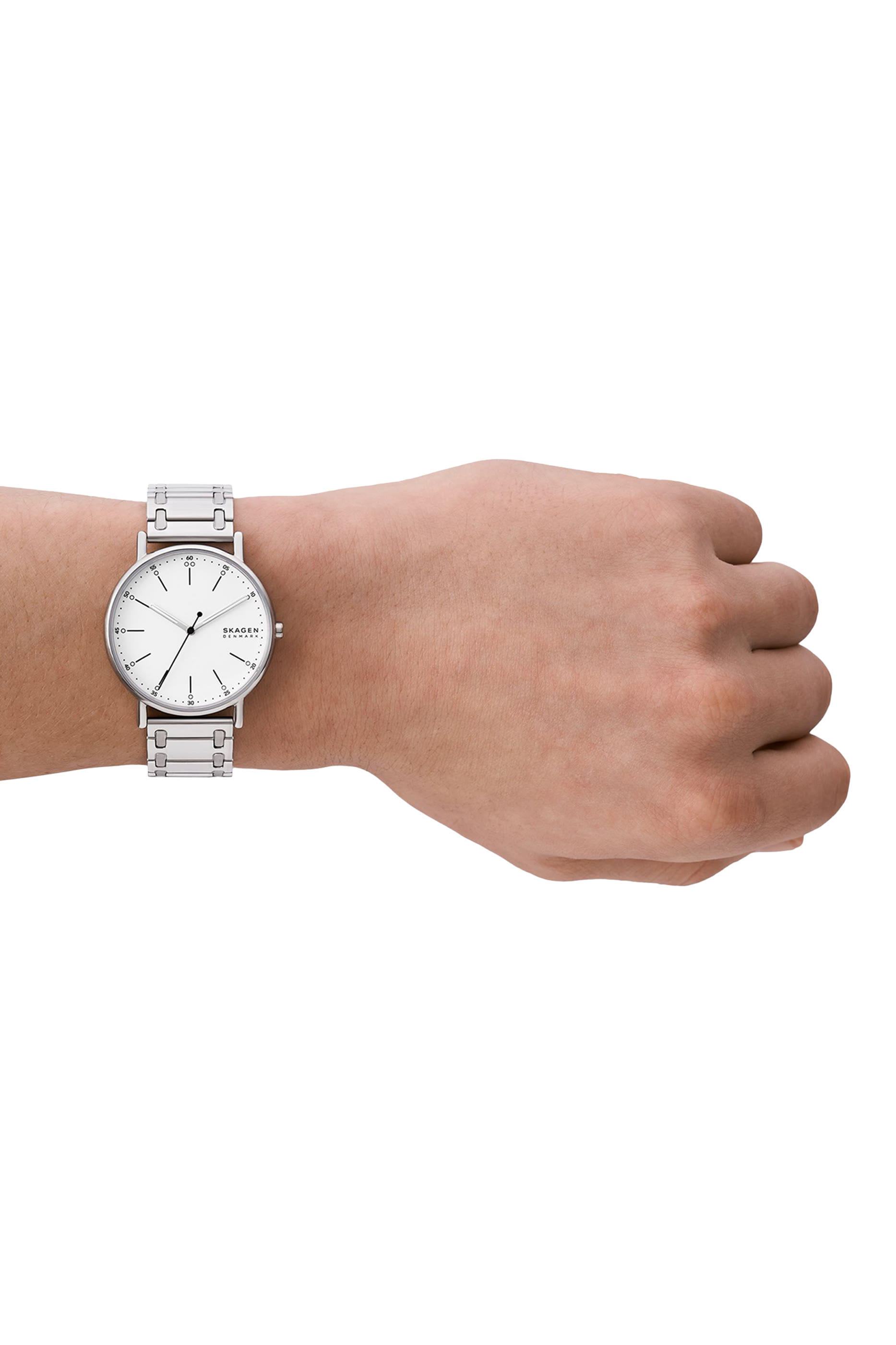 ساعة بشعار الماركة مع ثلاث عقارب وسوار ستانلس ستيل