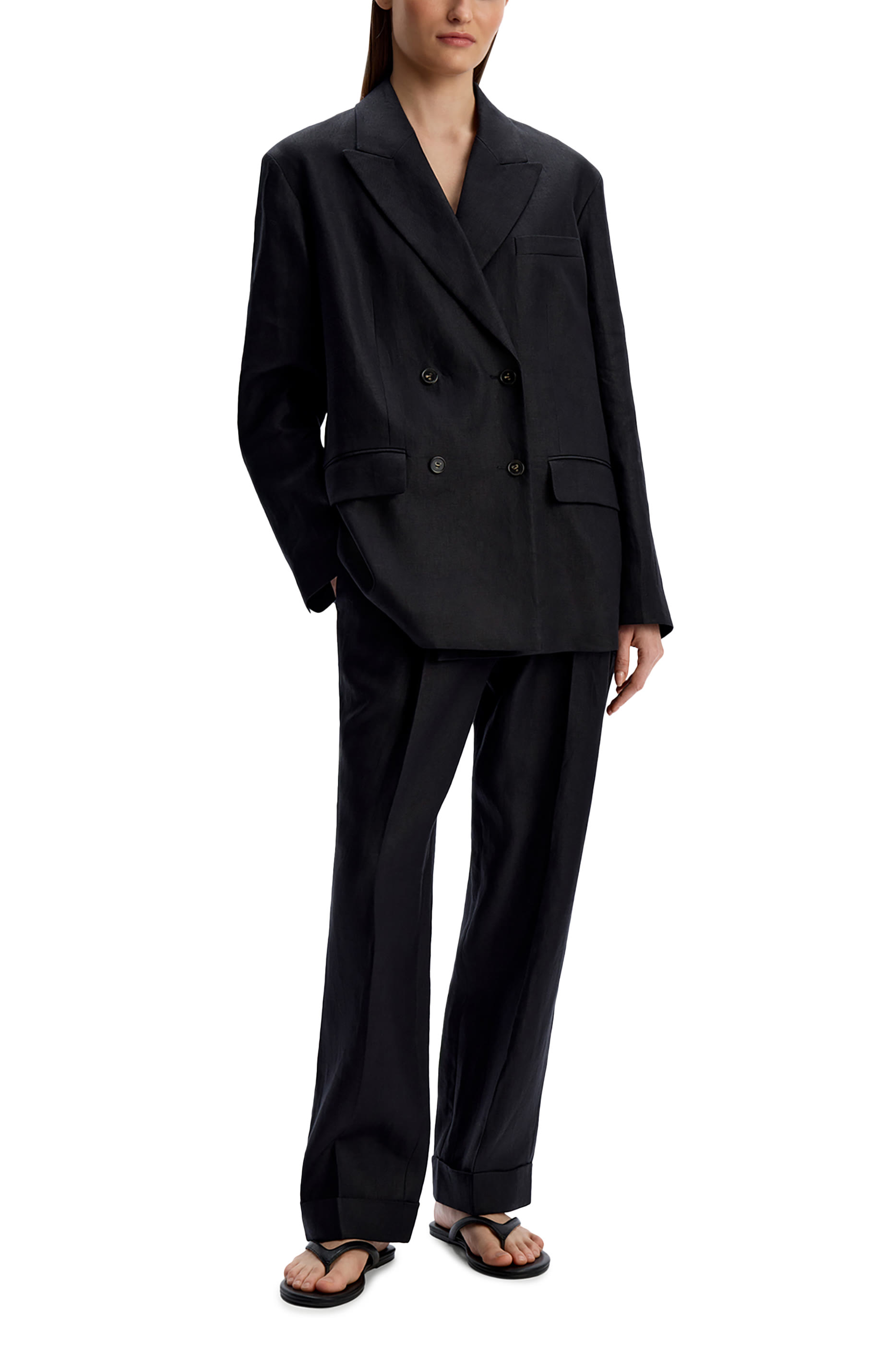 بنطال بقصة ضيقة من الأسفل كتان