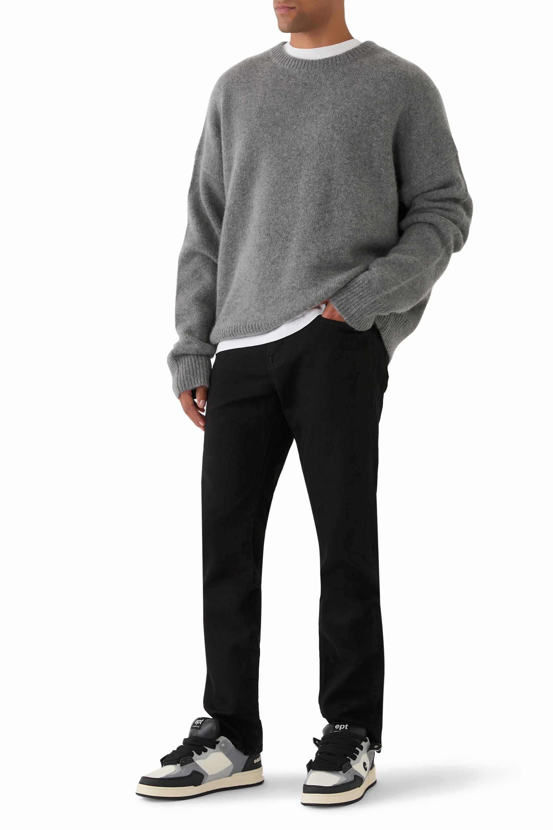 بنطال جينز بقصة ضيقة