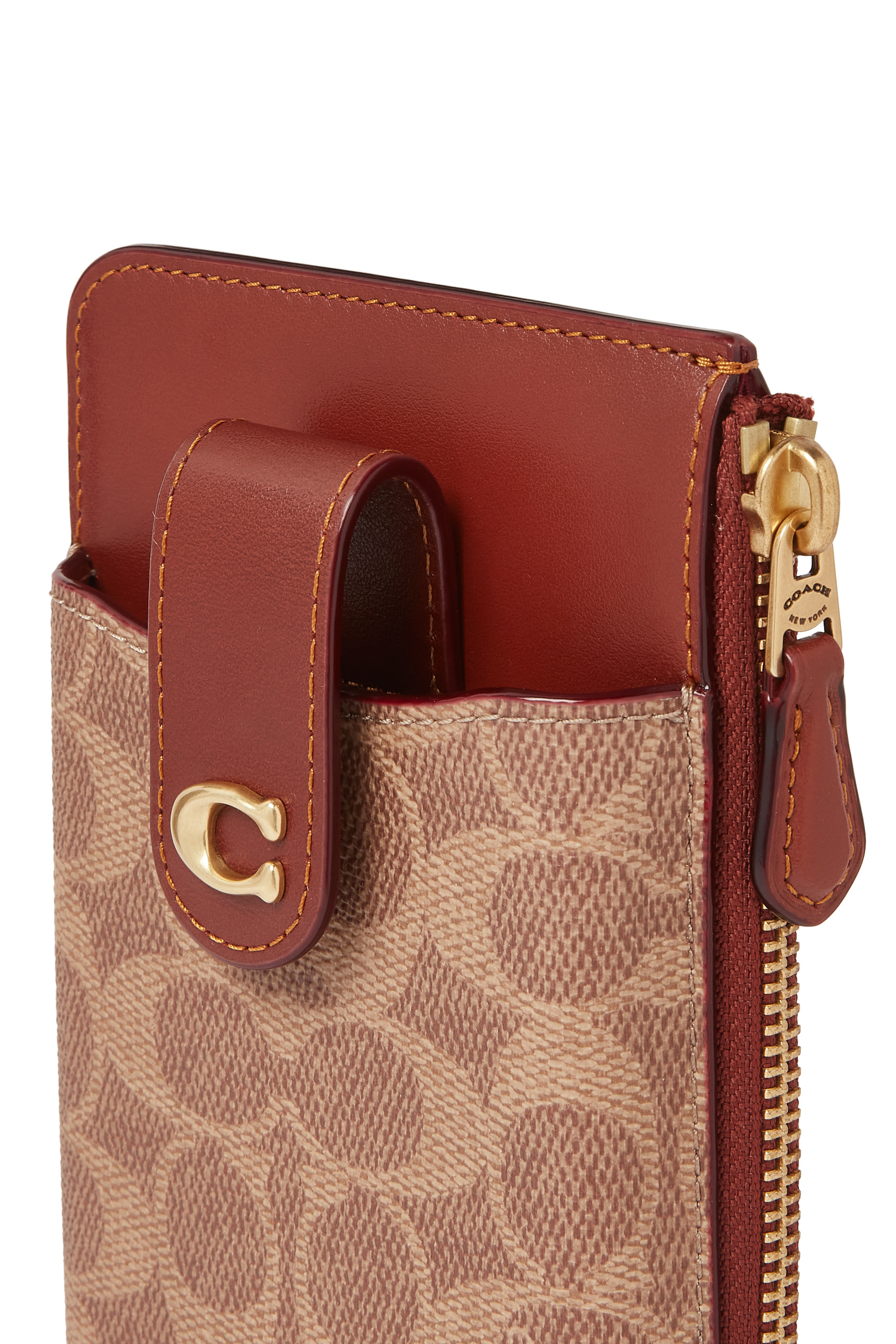 محفظة ايسنشل للهاتف بشعار الماركة قماش قنب