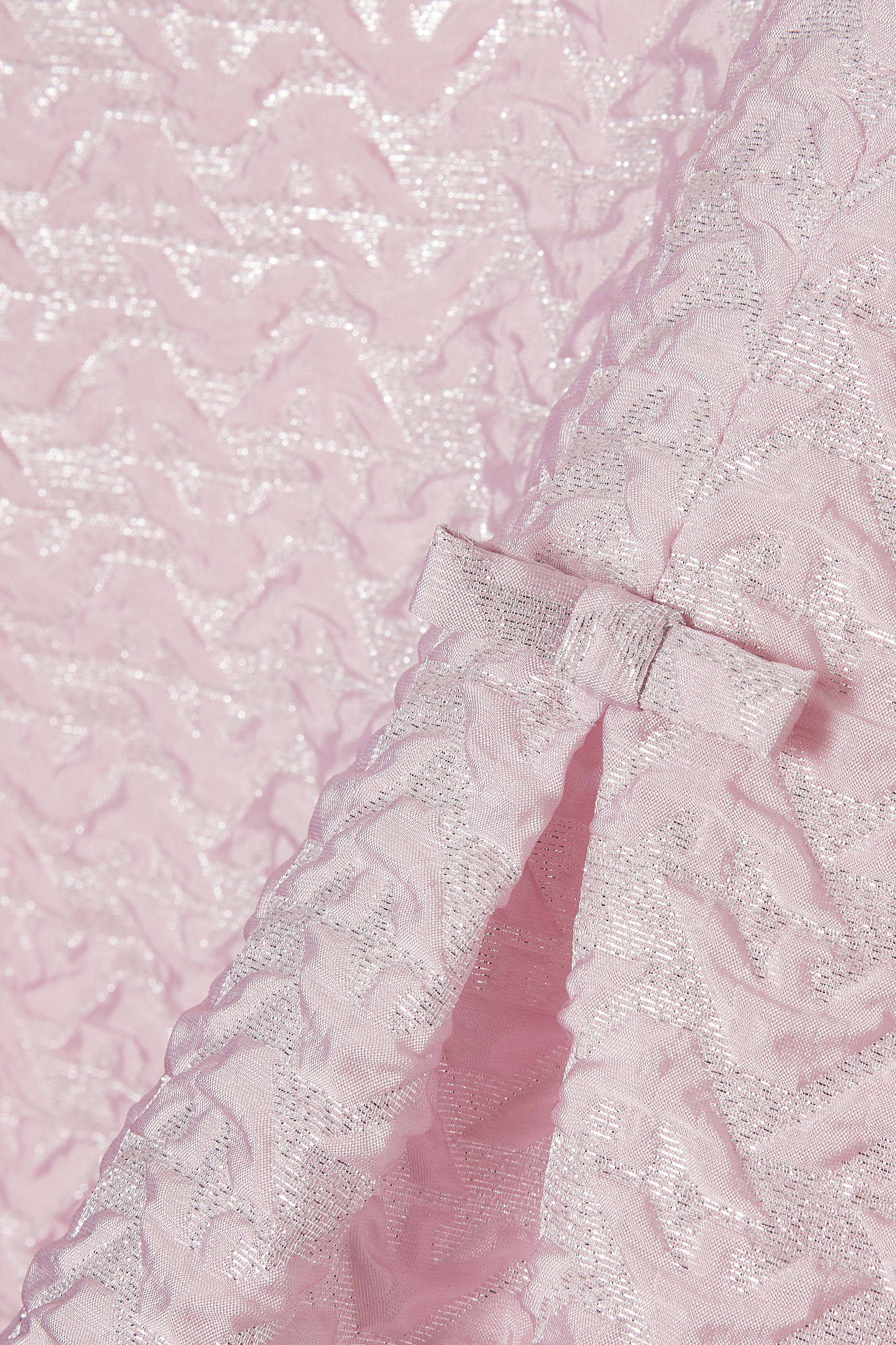 فستان بشعار الماركة للأطفال