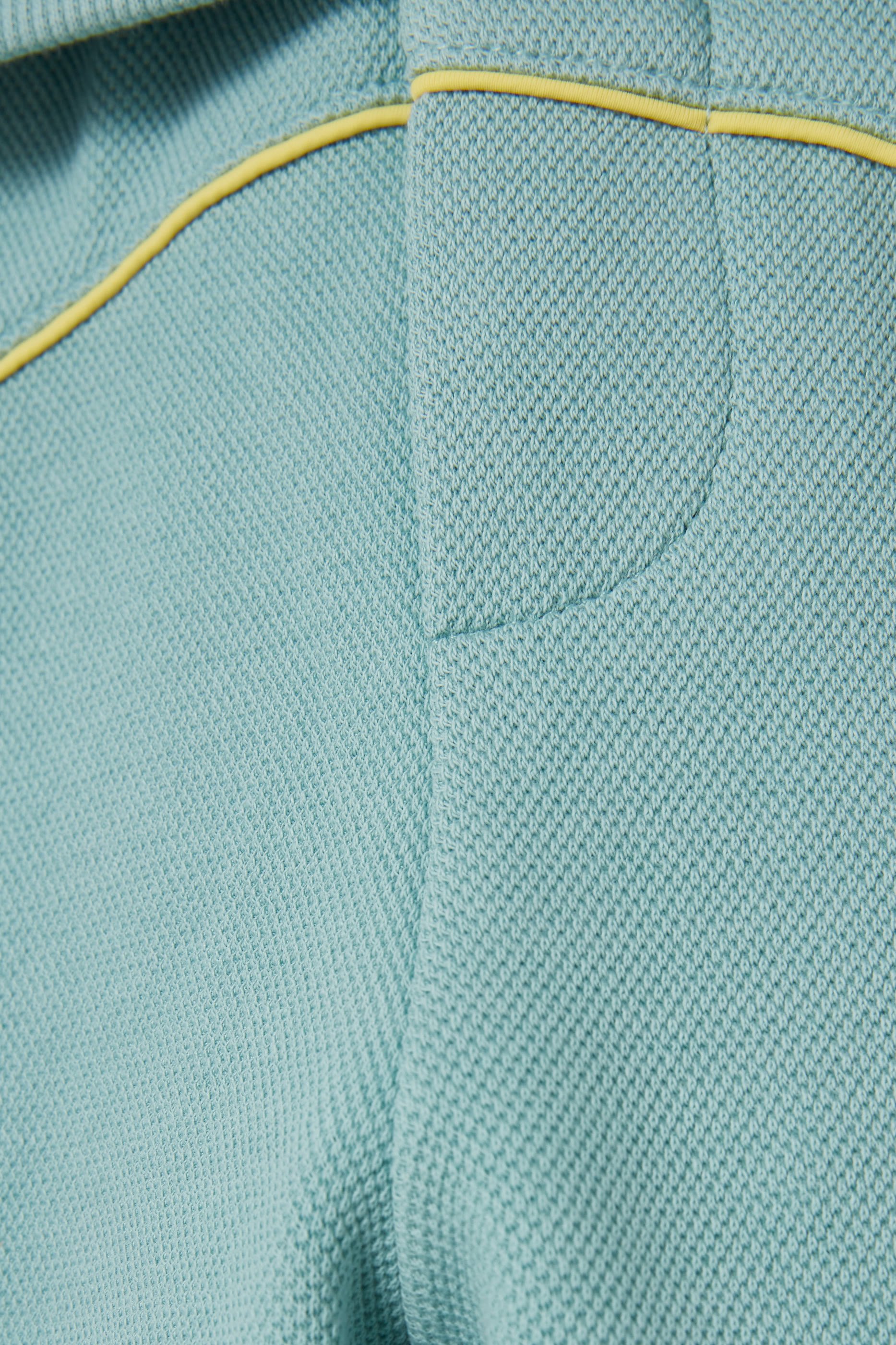 شورت بيرمودا بشعار الماركة مزين بتفاصيل بارزة جيرسيه مزدوج بيكيه للأطفال