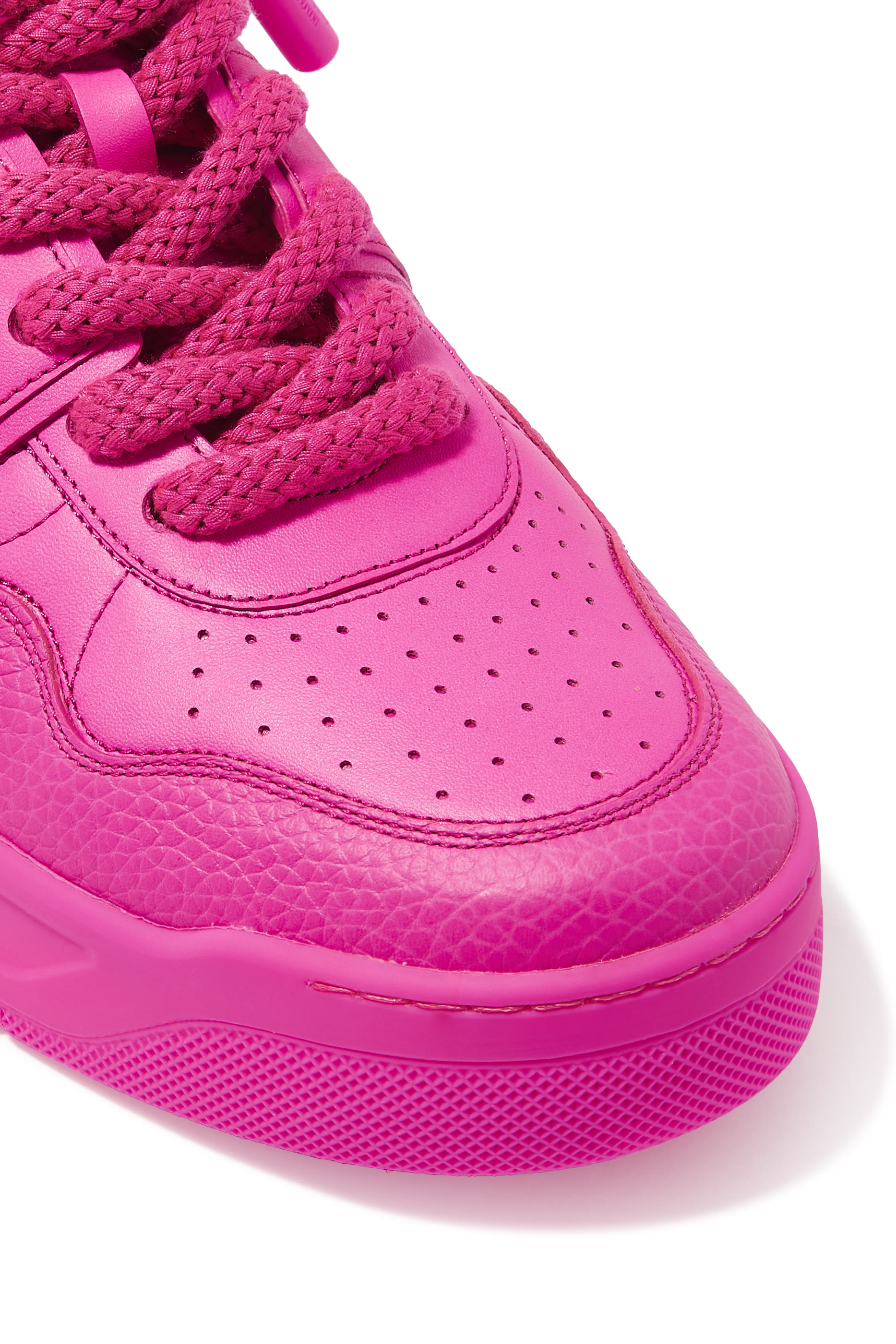 سنيكرز فالنتينو جارافاني بتصميم أسفل الكاحل وحلية