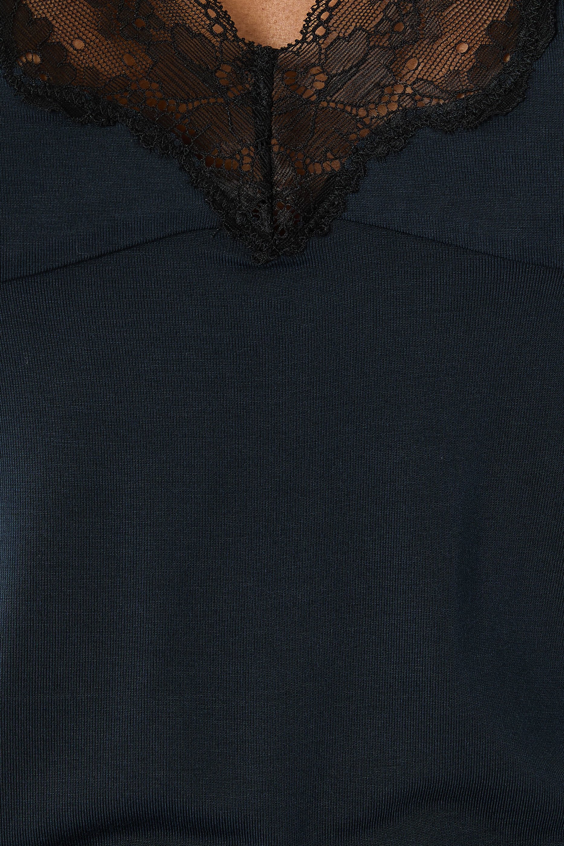 طقم بيجامة كامي بتفاصيل دانتيل جيرسيه