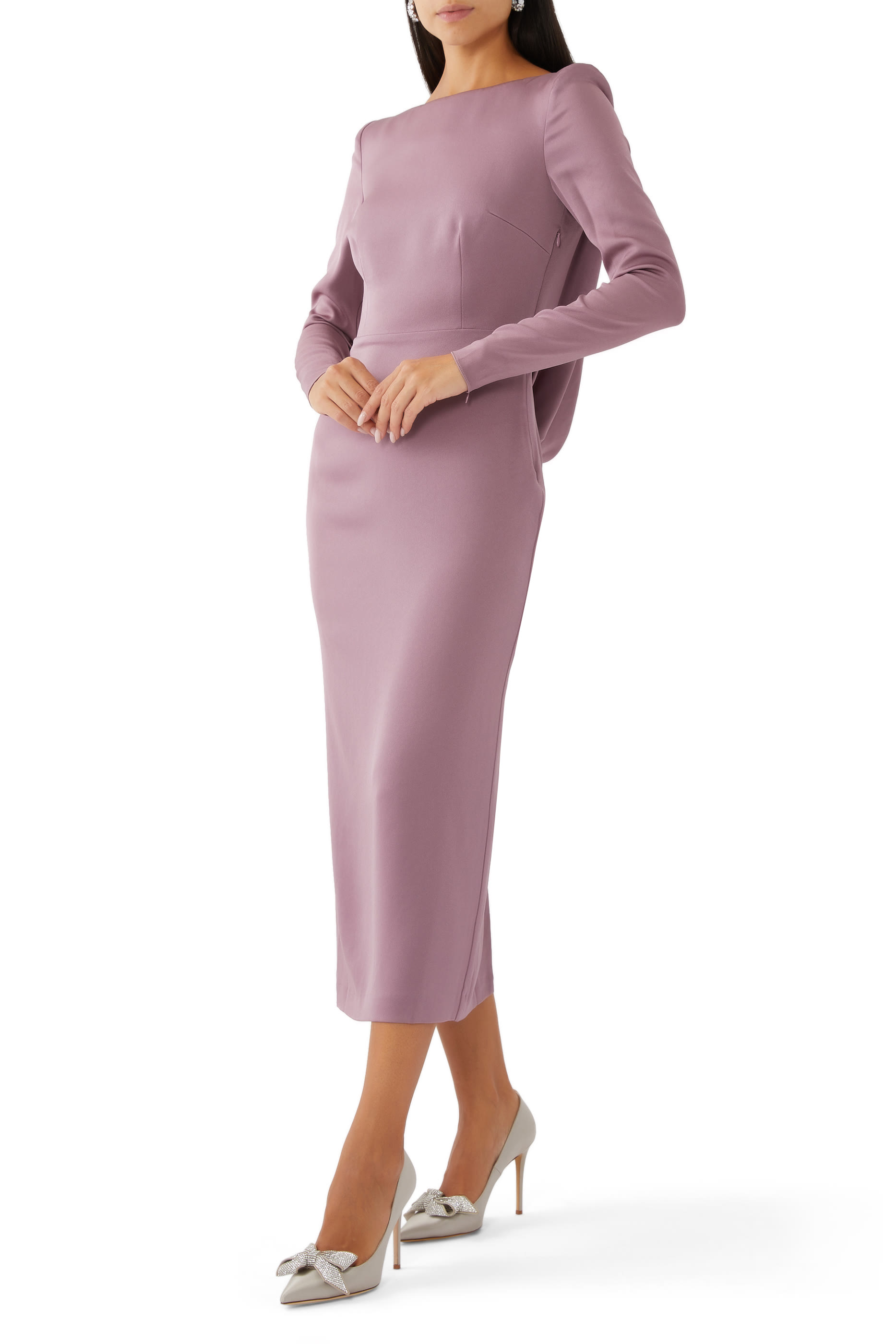 فستان بأكمام طويلة وظهر درابيه