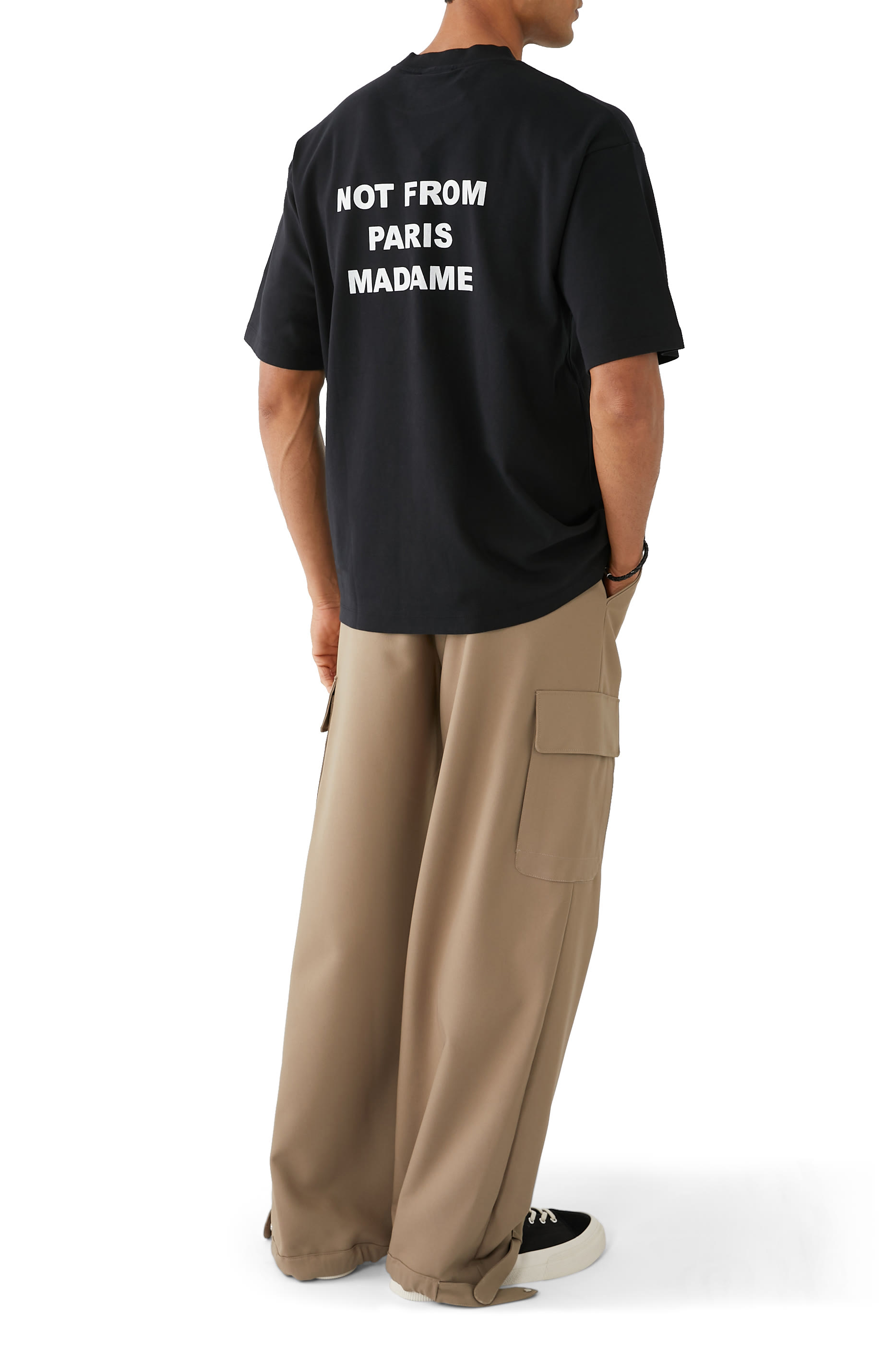 تيشيرت بعبارة نصية