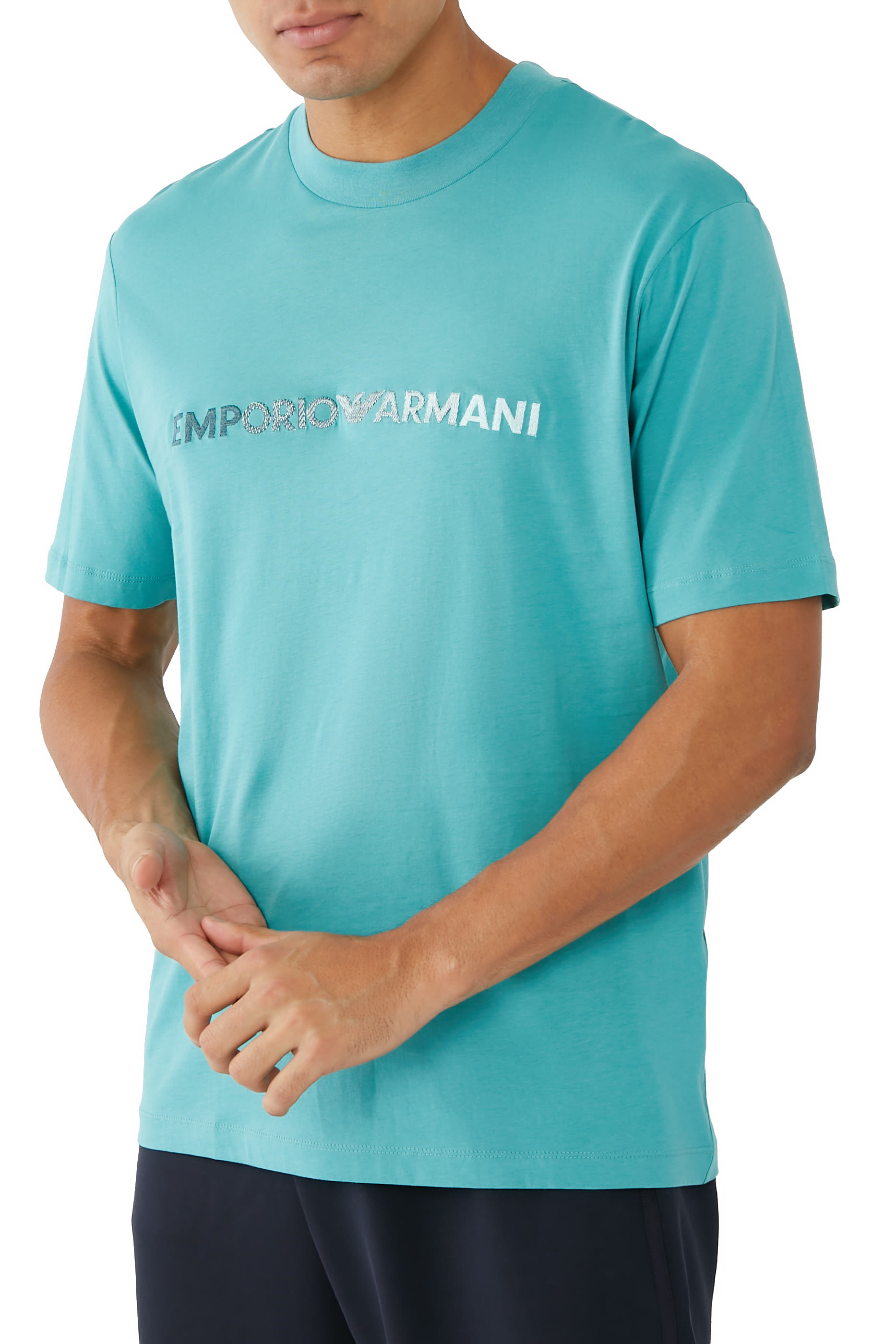 تيشيرت بياقة مستديرة وأكمام قصيرة